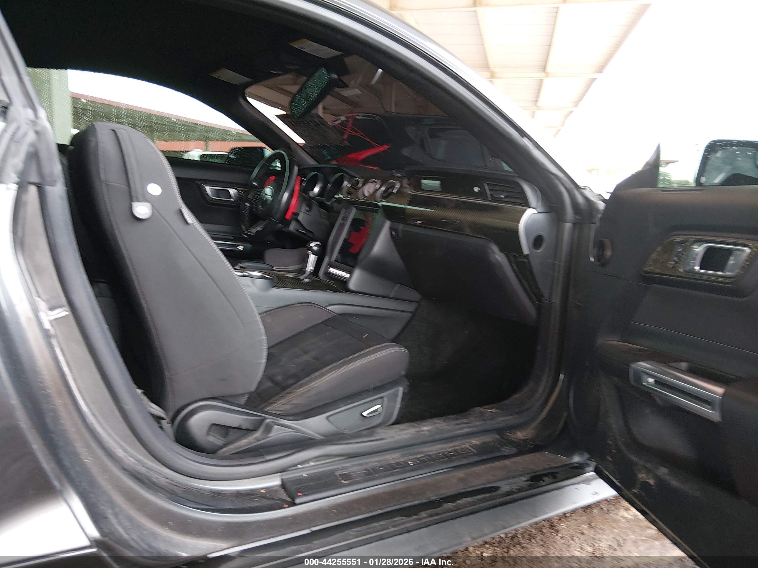 FORD MUSTANG image 5