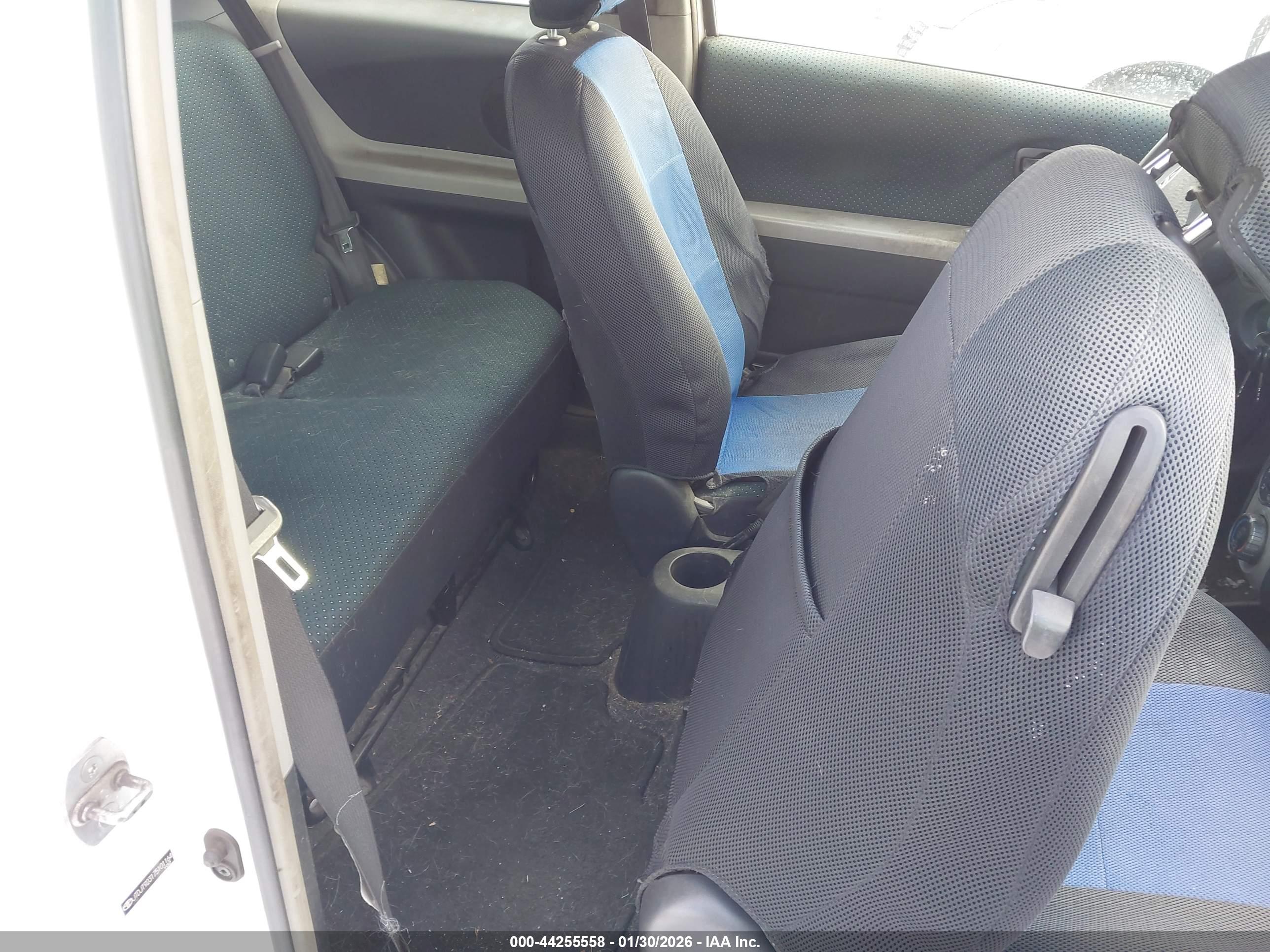 TOYOTA YARIS image 8