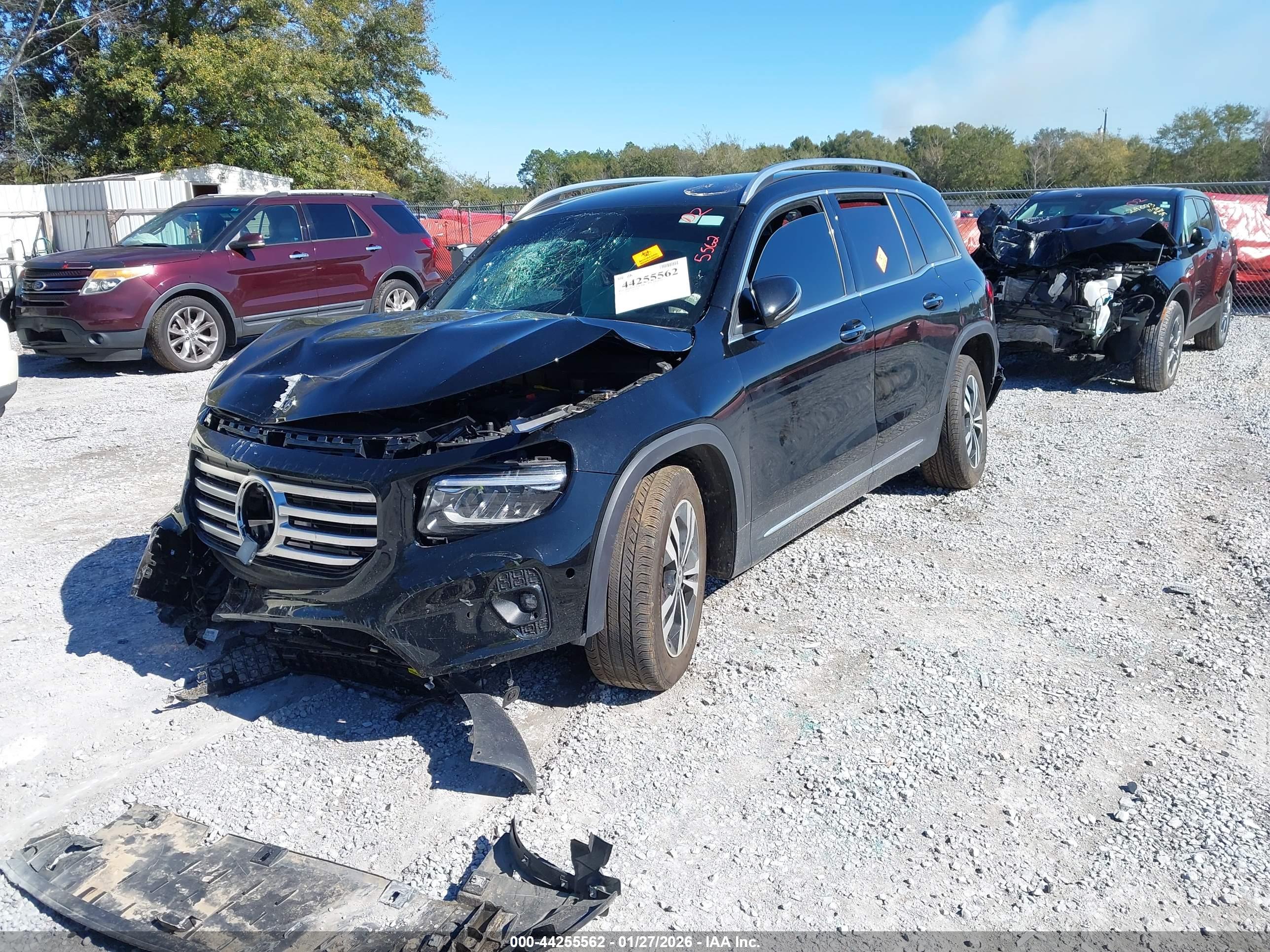 MERCEDES-BENZ GLB image 2