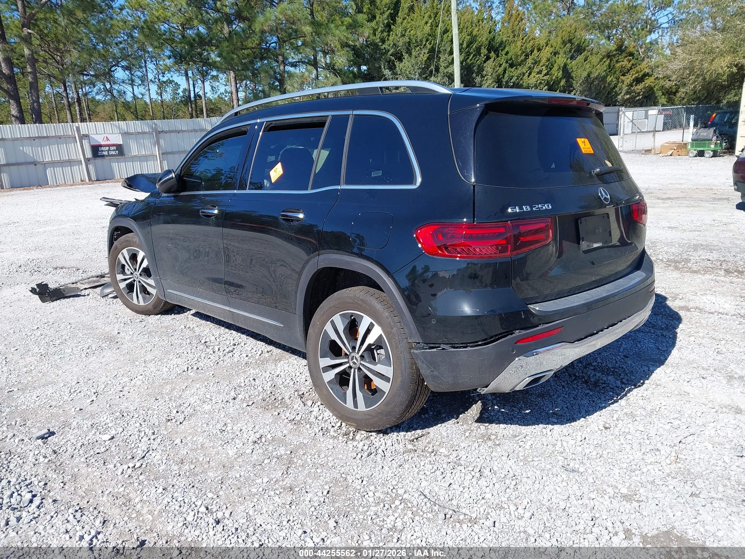 MERCEDES-BENZ GLB image 3