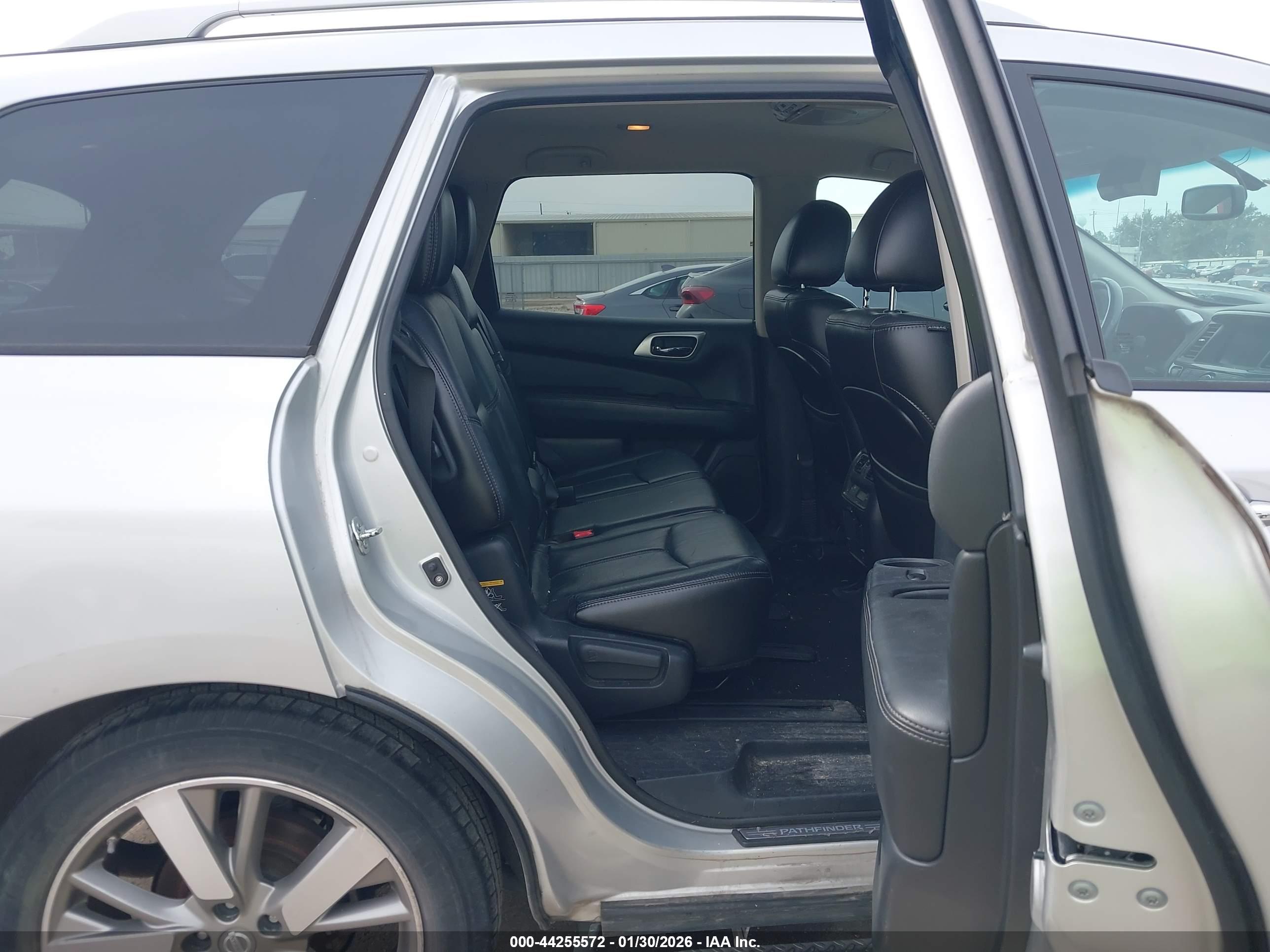 NISSAN PATHFINDER image 8