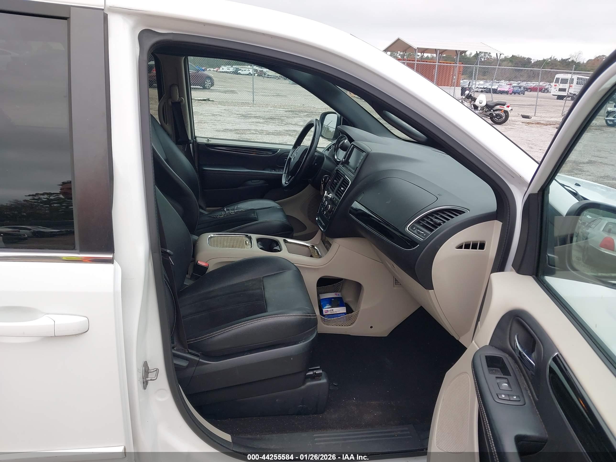 DODGE GRAND image 5