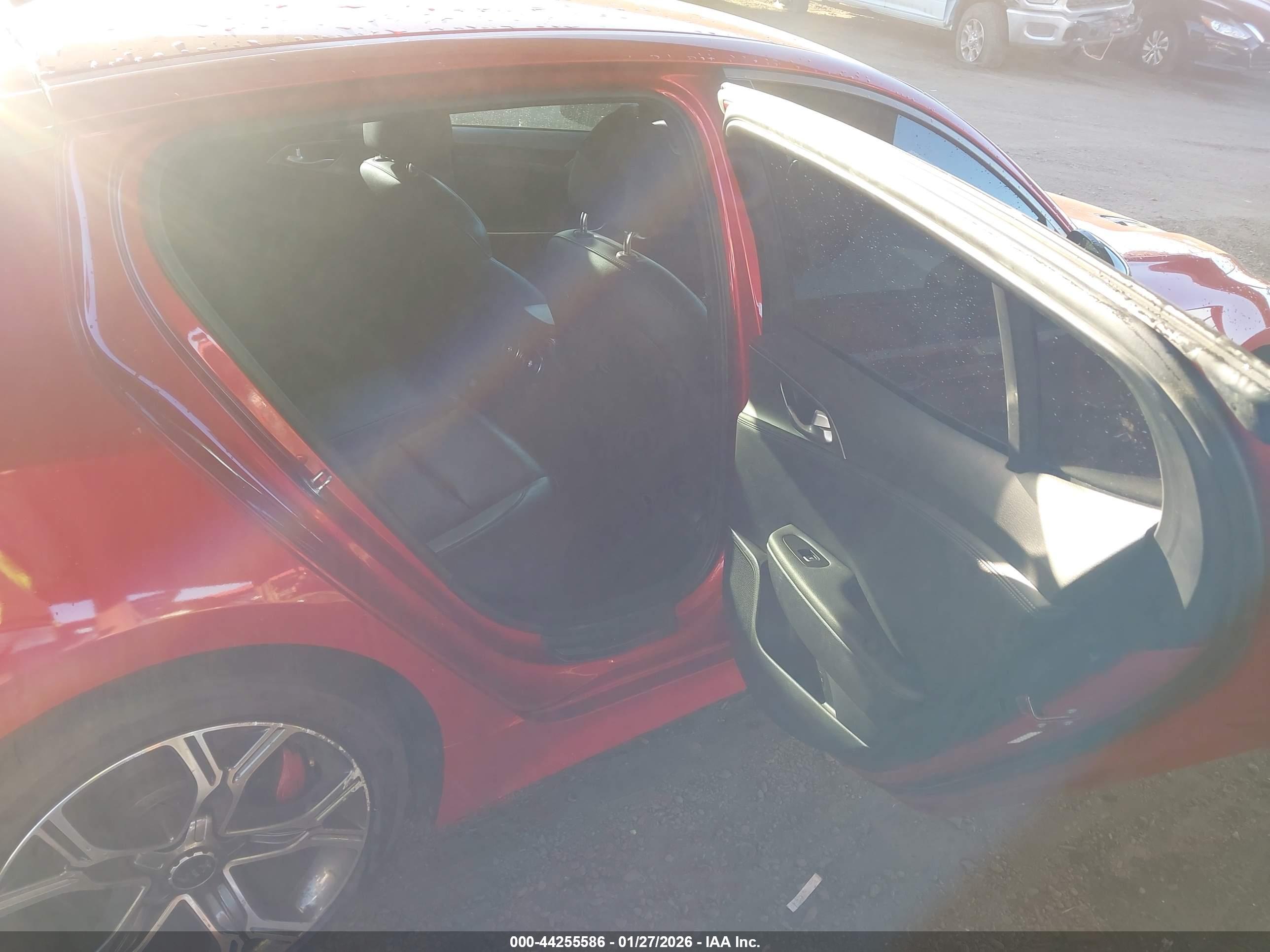 KIA STINGER image 8