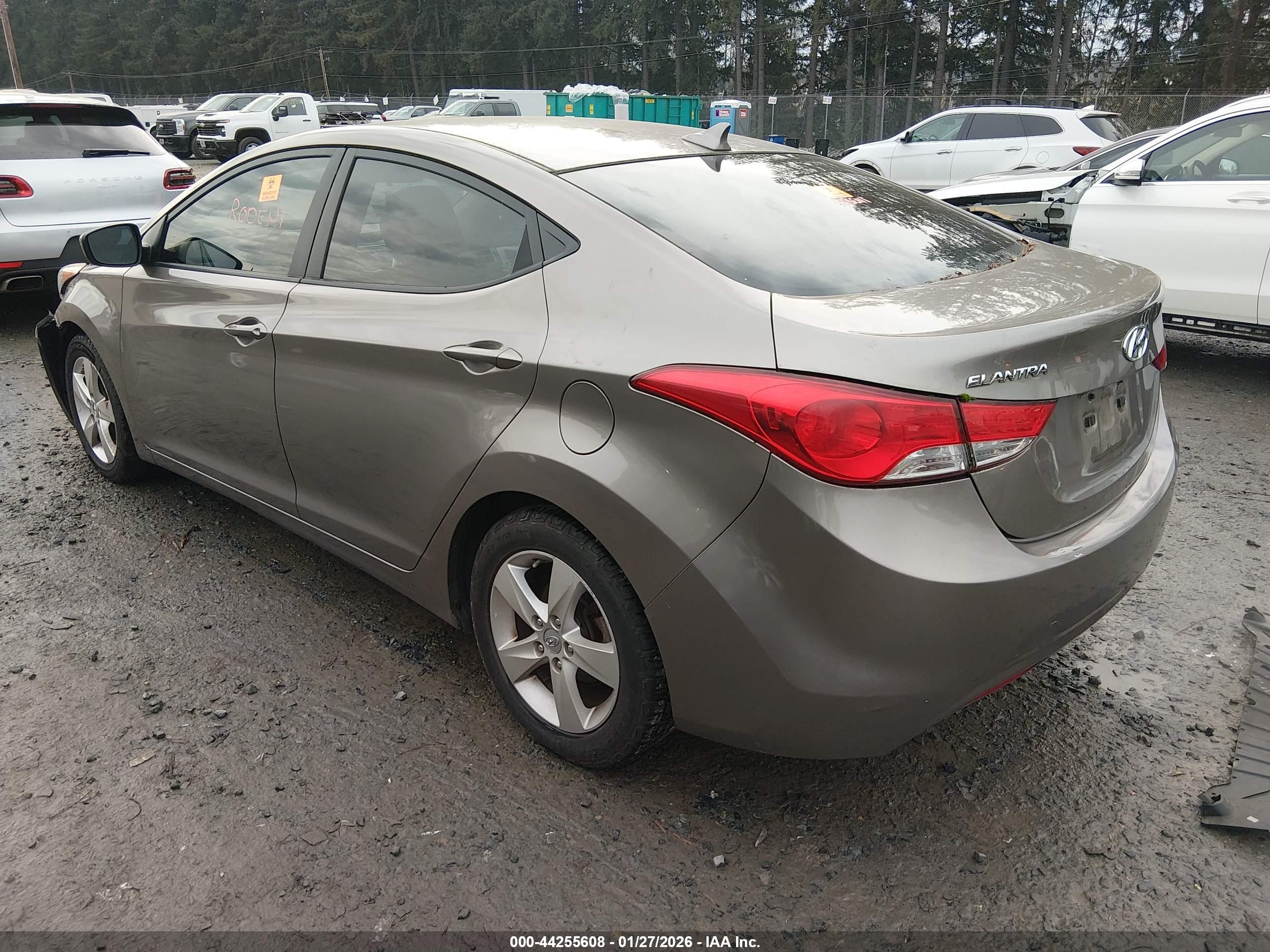 HYUNDAI ELANTRA image 3