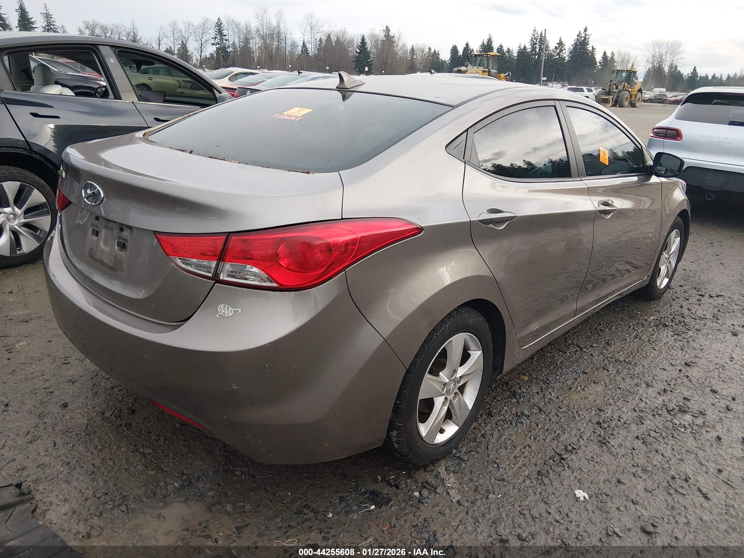 HYUNDAI ELANTRA image 4