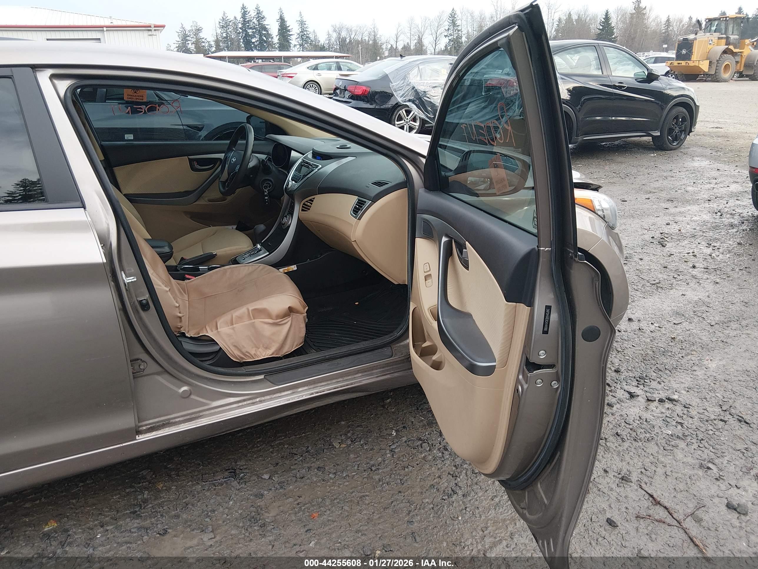 HYUNDAI ELANTRA image 5