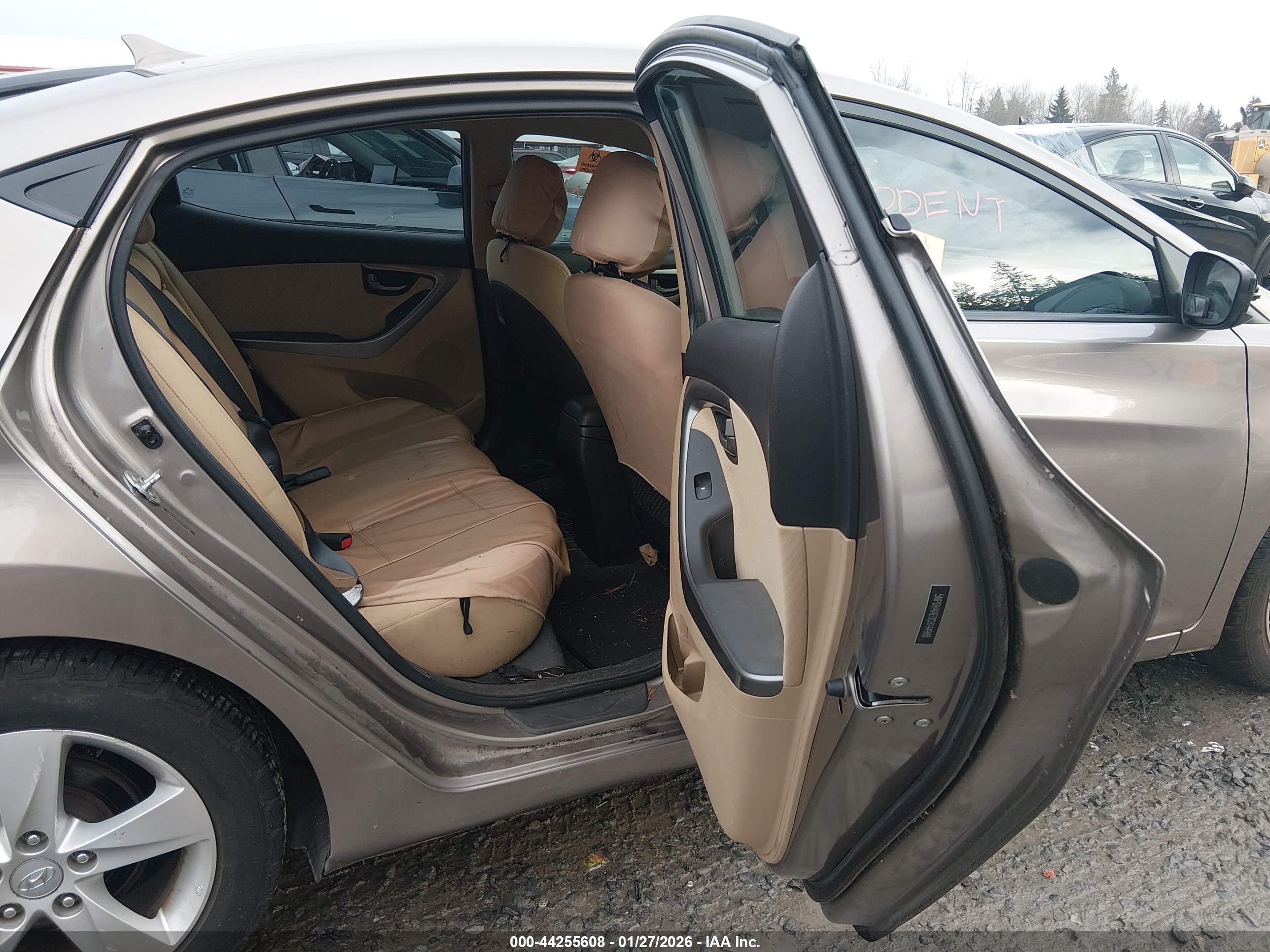 HYUNDAI ELANTRA image 8