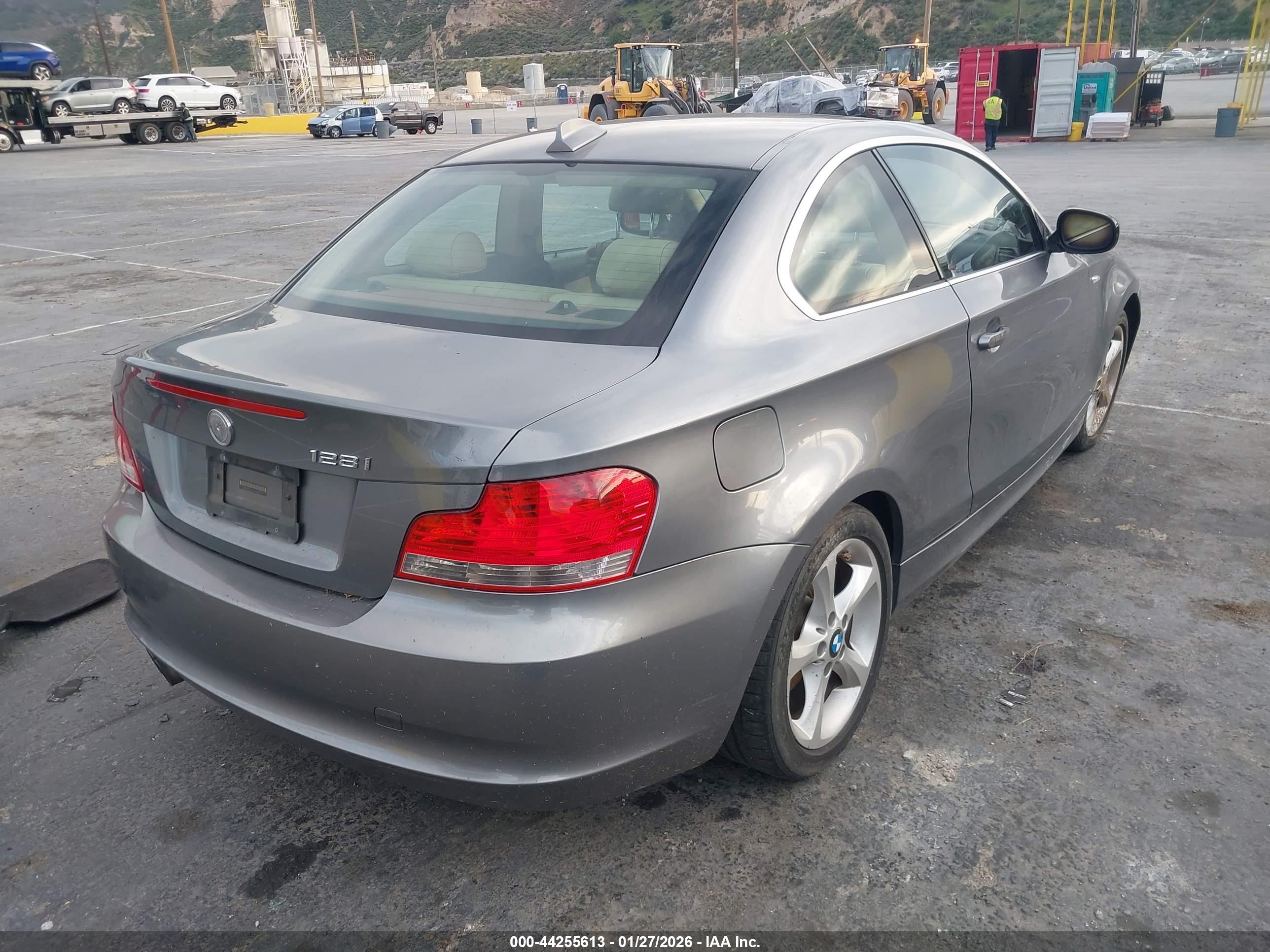 BMW 128I image 4
