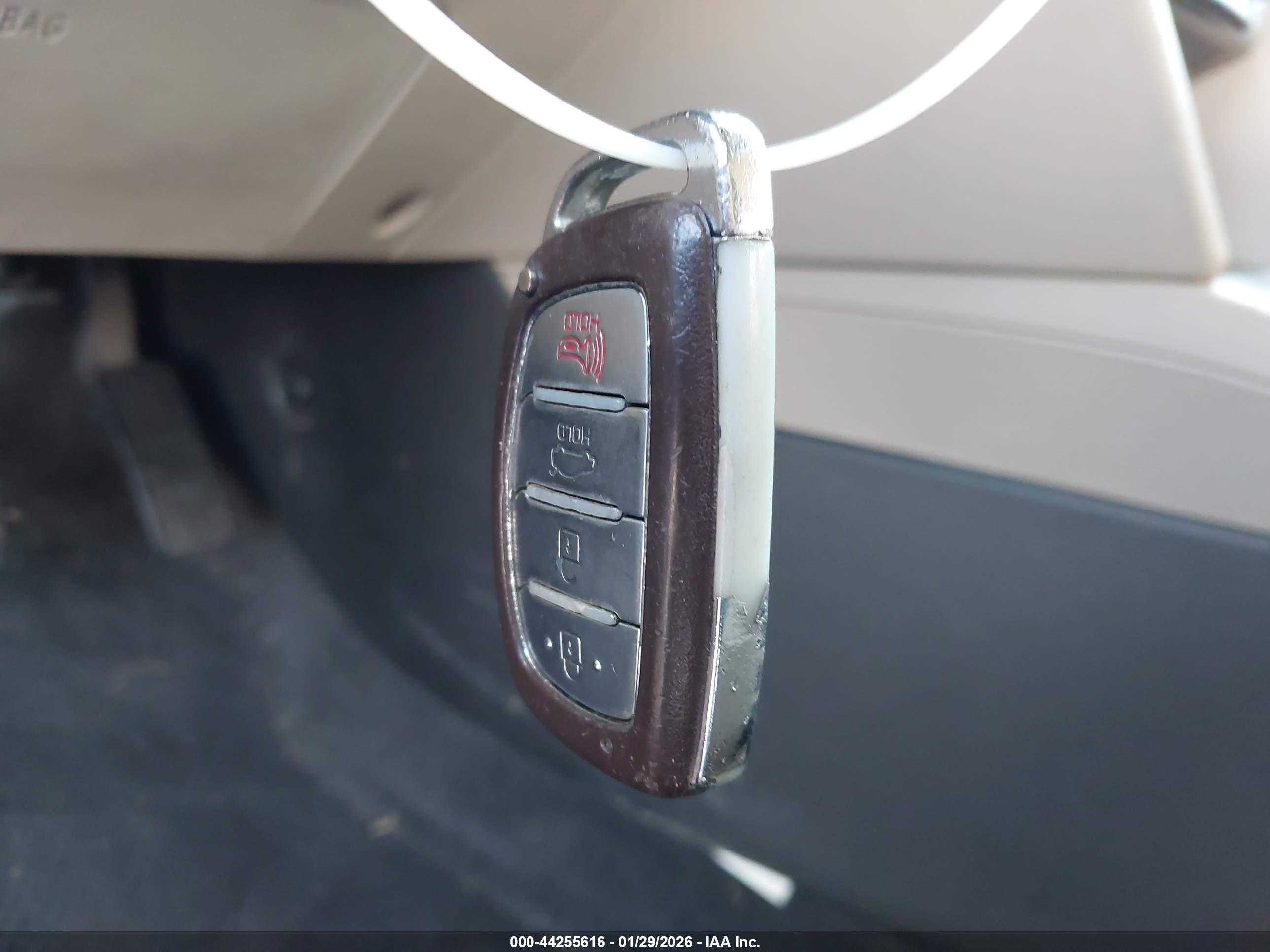 HYUNDAI ELANTRA image 11