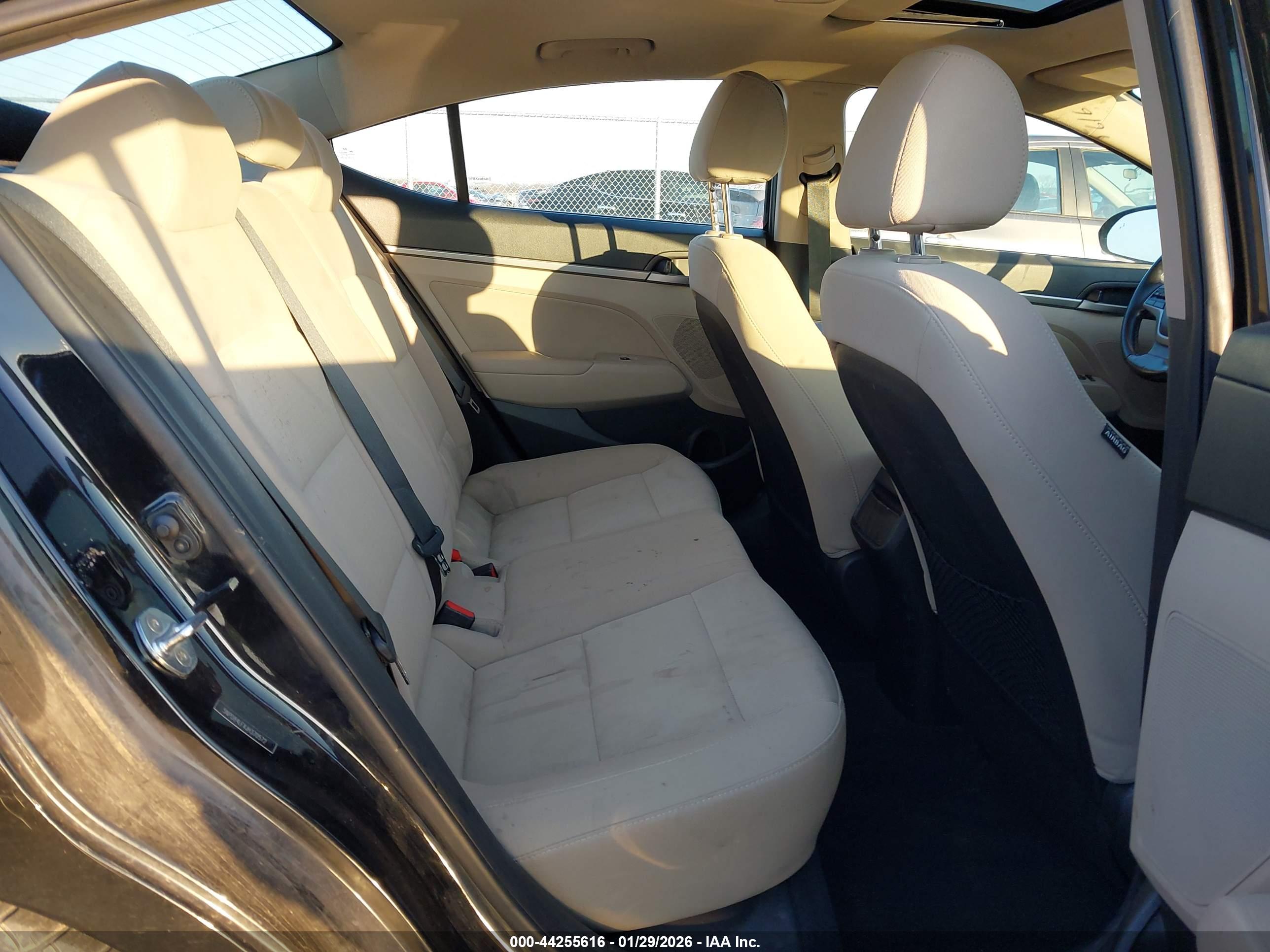 HYUNDAI ELANTRA image 8