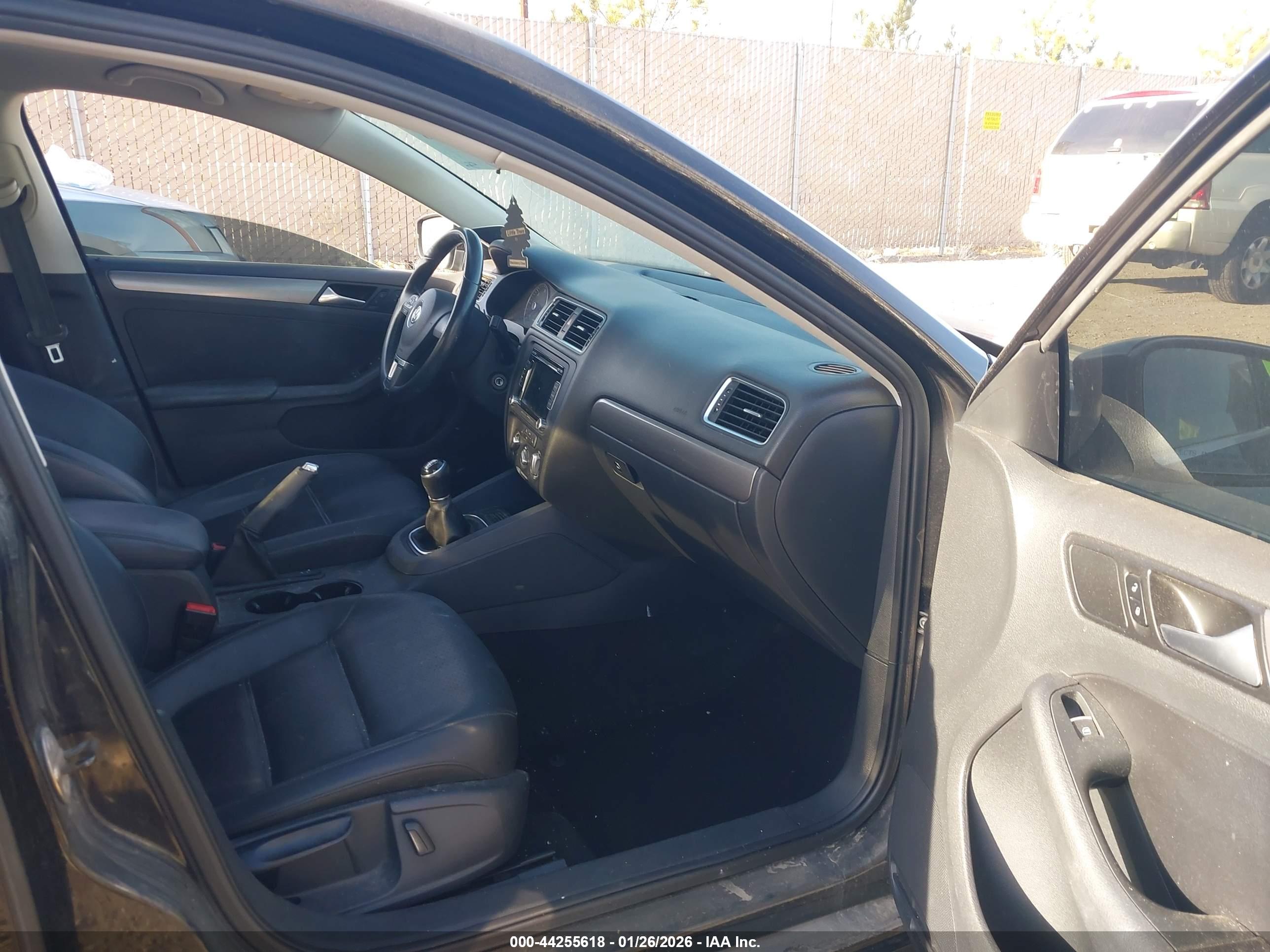 VOLKSWAGEN JETTA image 5