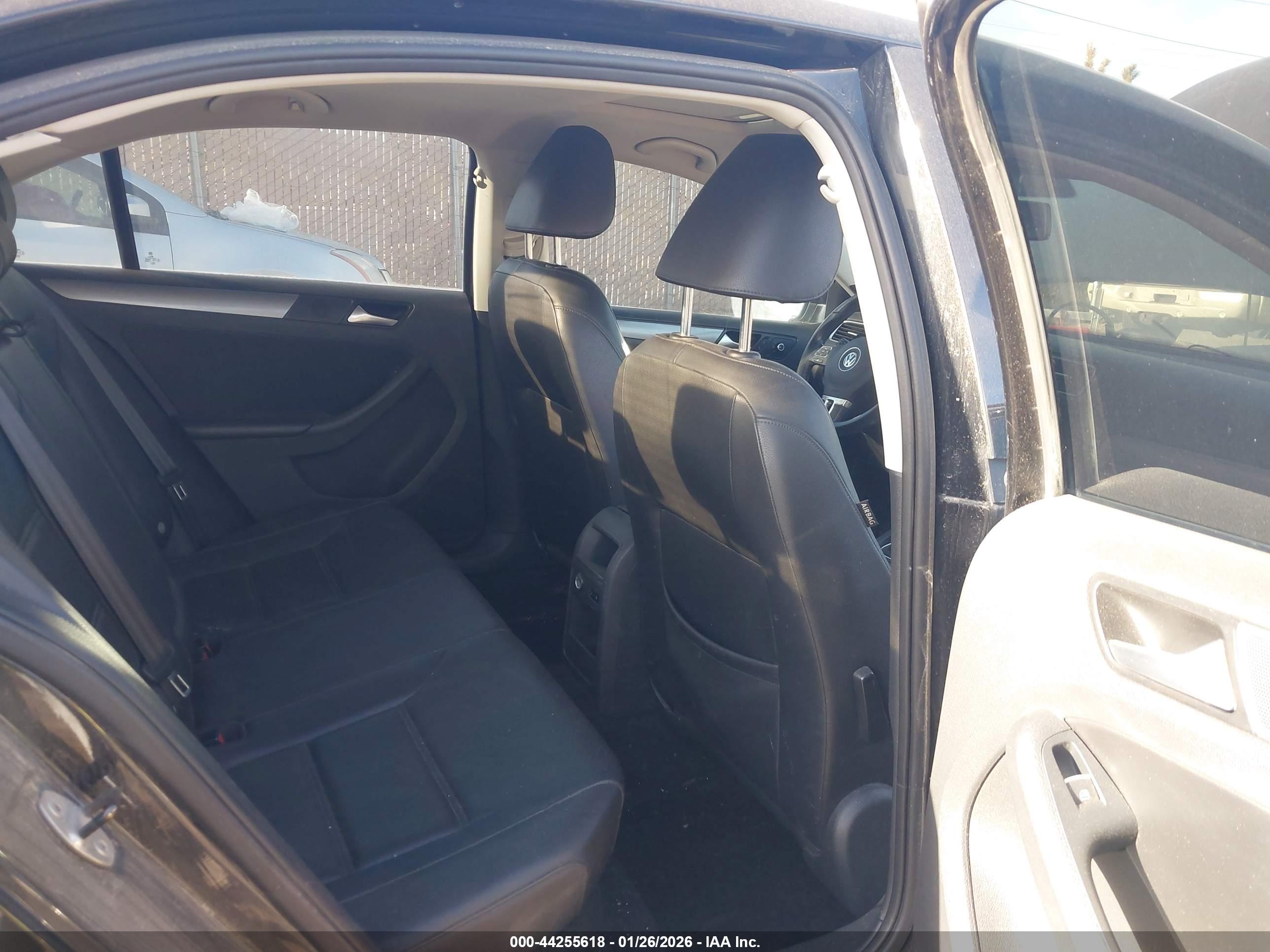 VOLKSWAGEN JETTA image 8