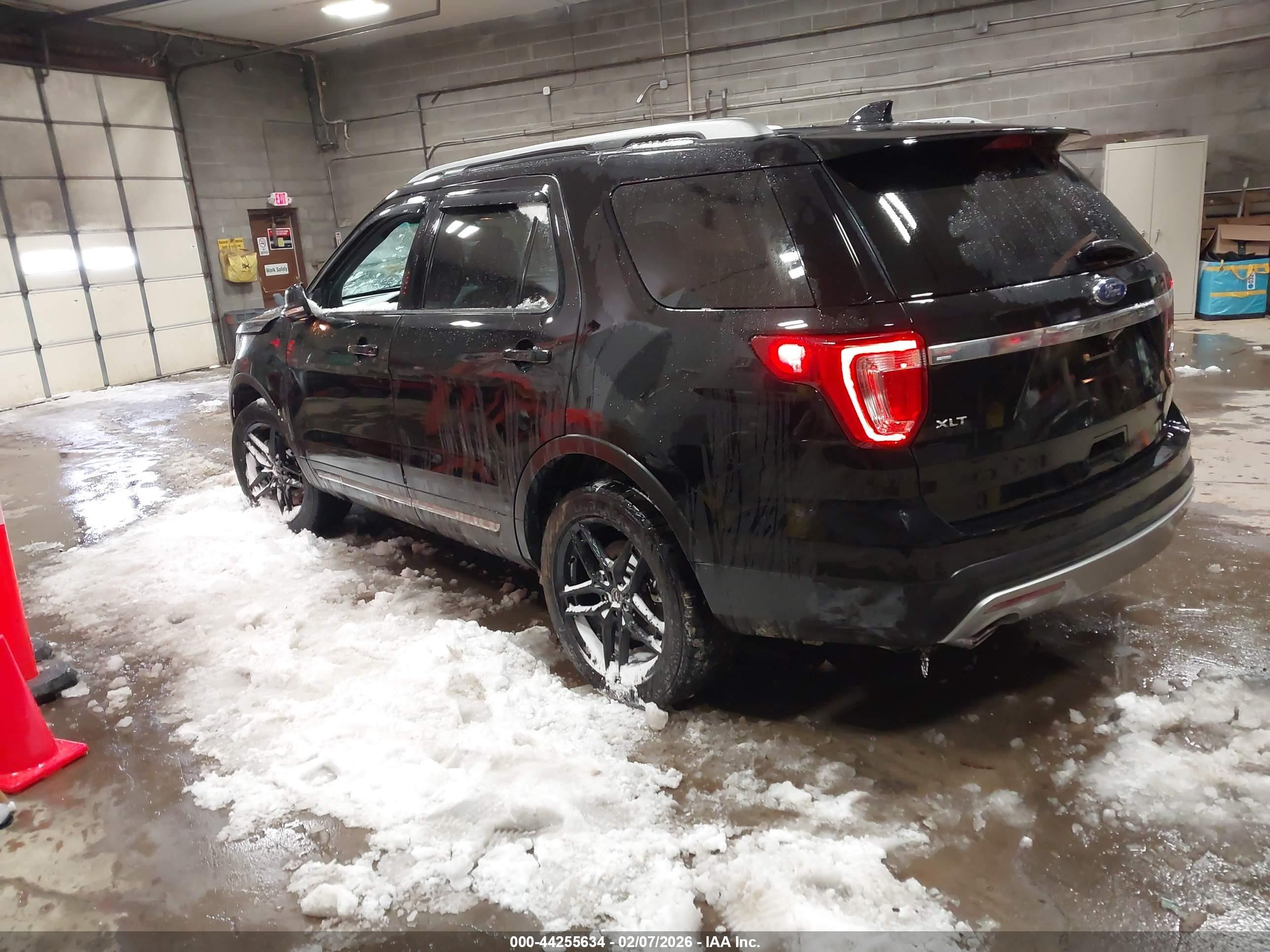 FORD EXPLORER image 3