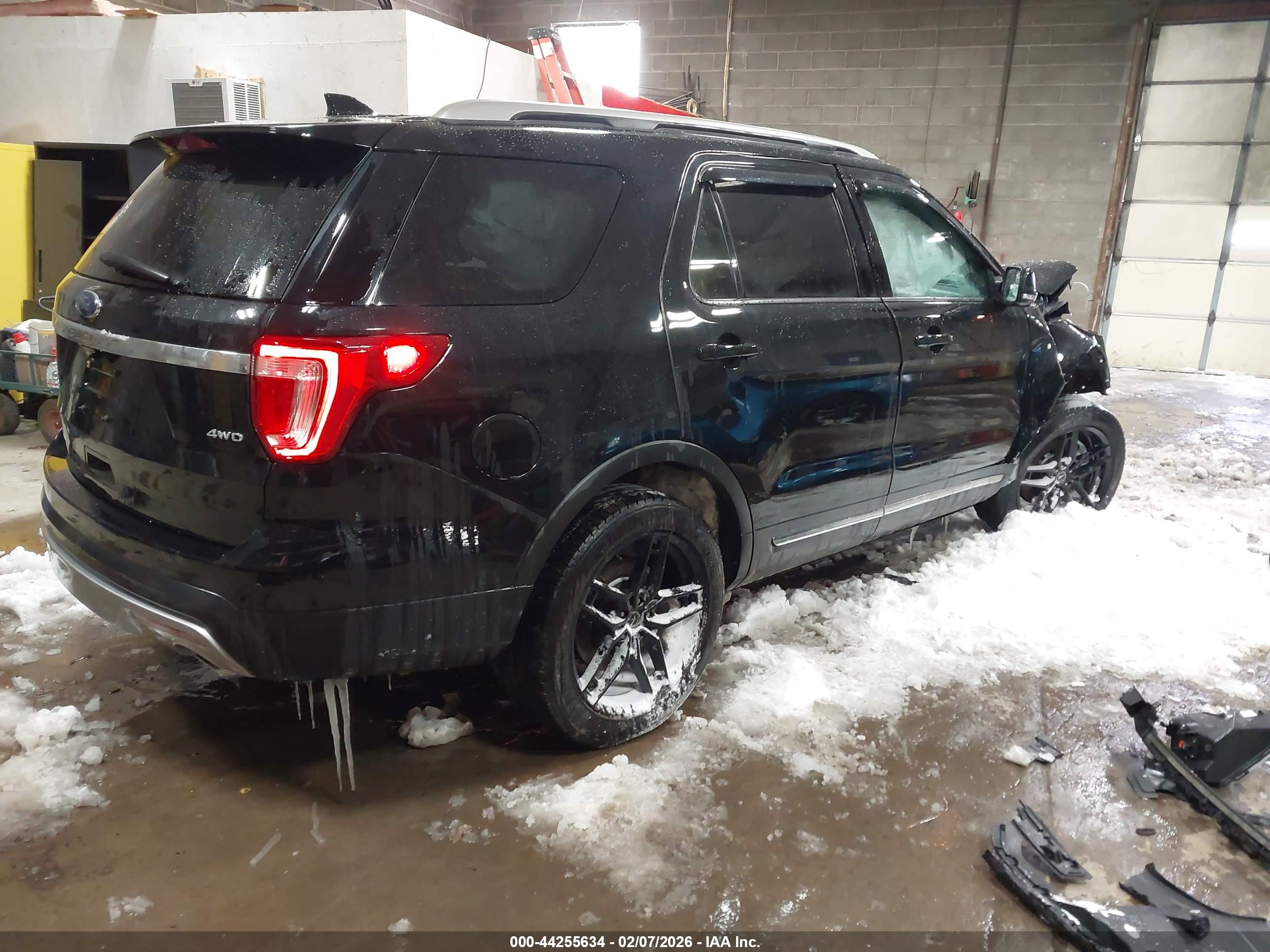FORD EXPLORER image 4