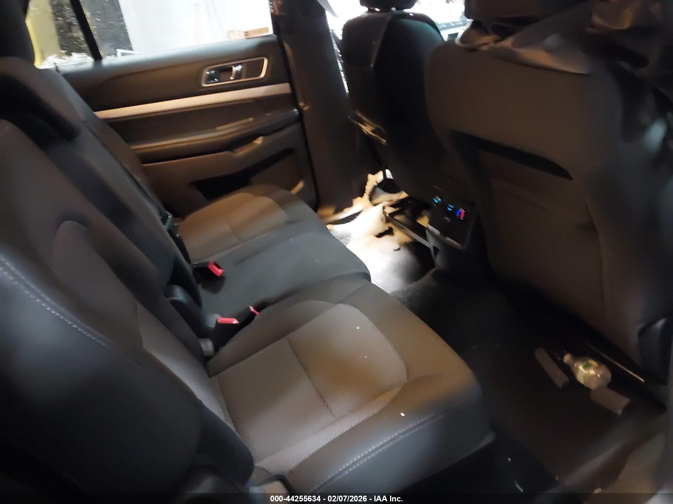FORD EXPLORER image 8