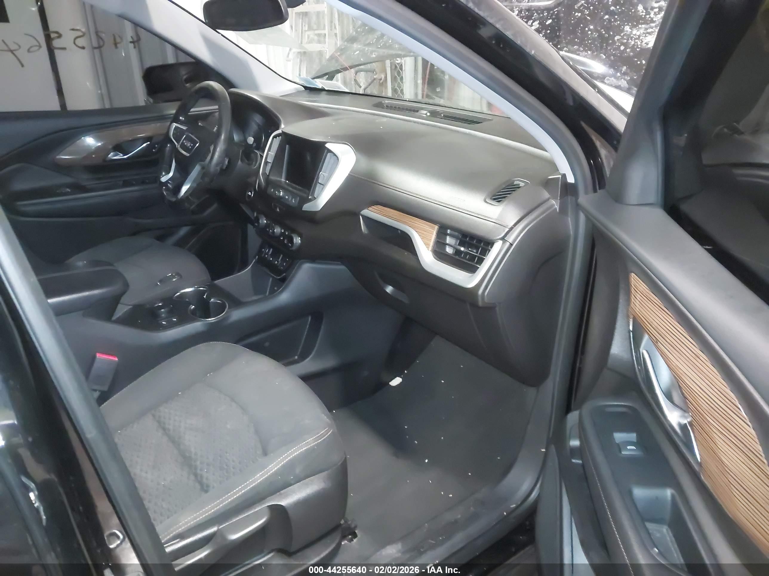 GMC TERRAIN image 5