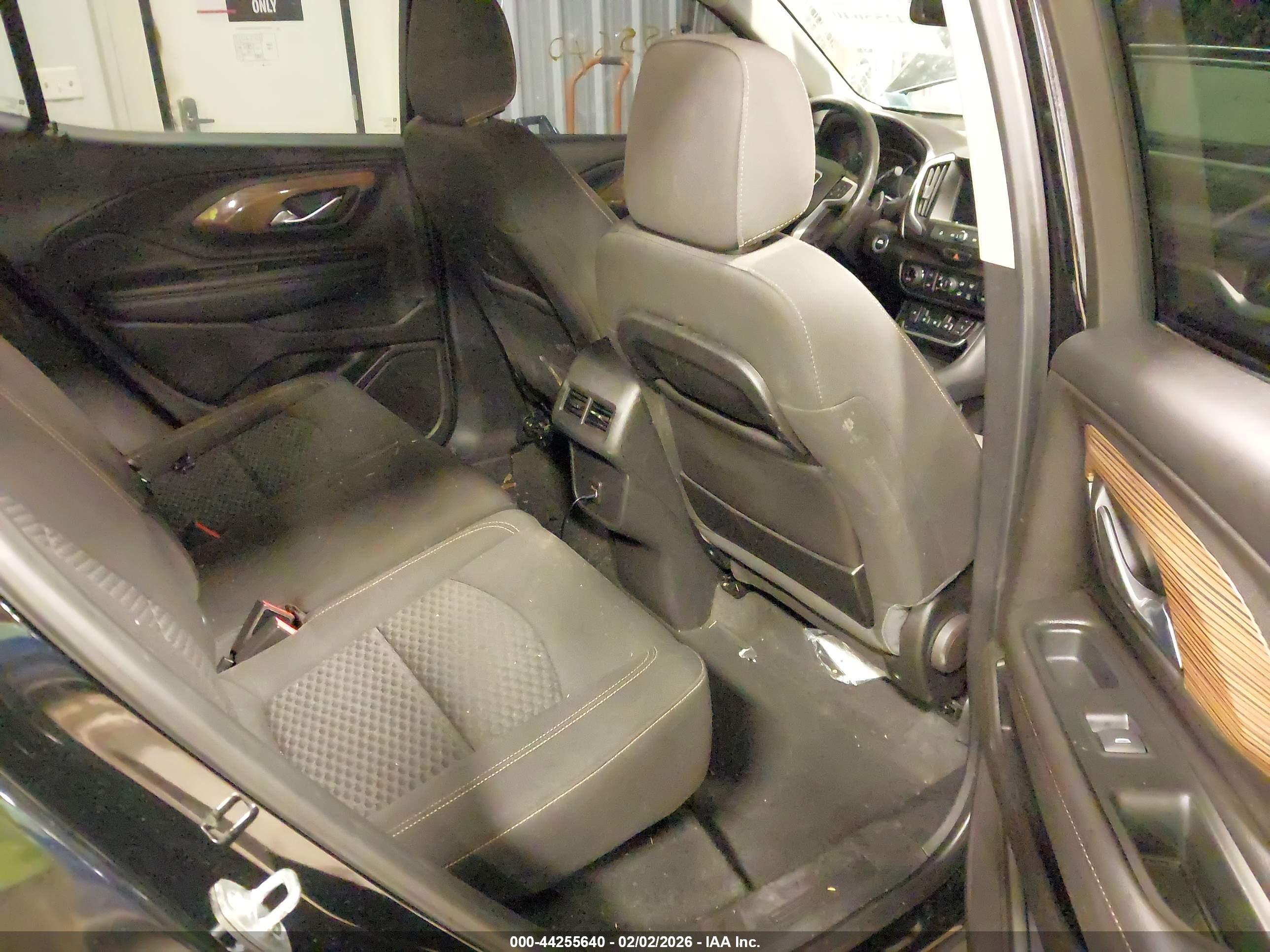 GMC TERRAIN image 8