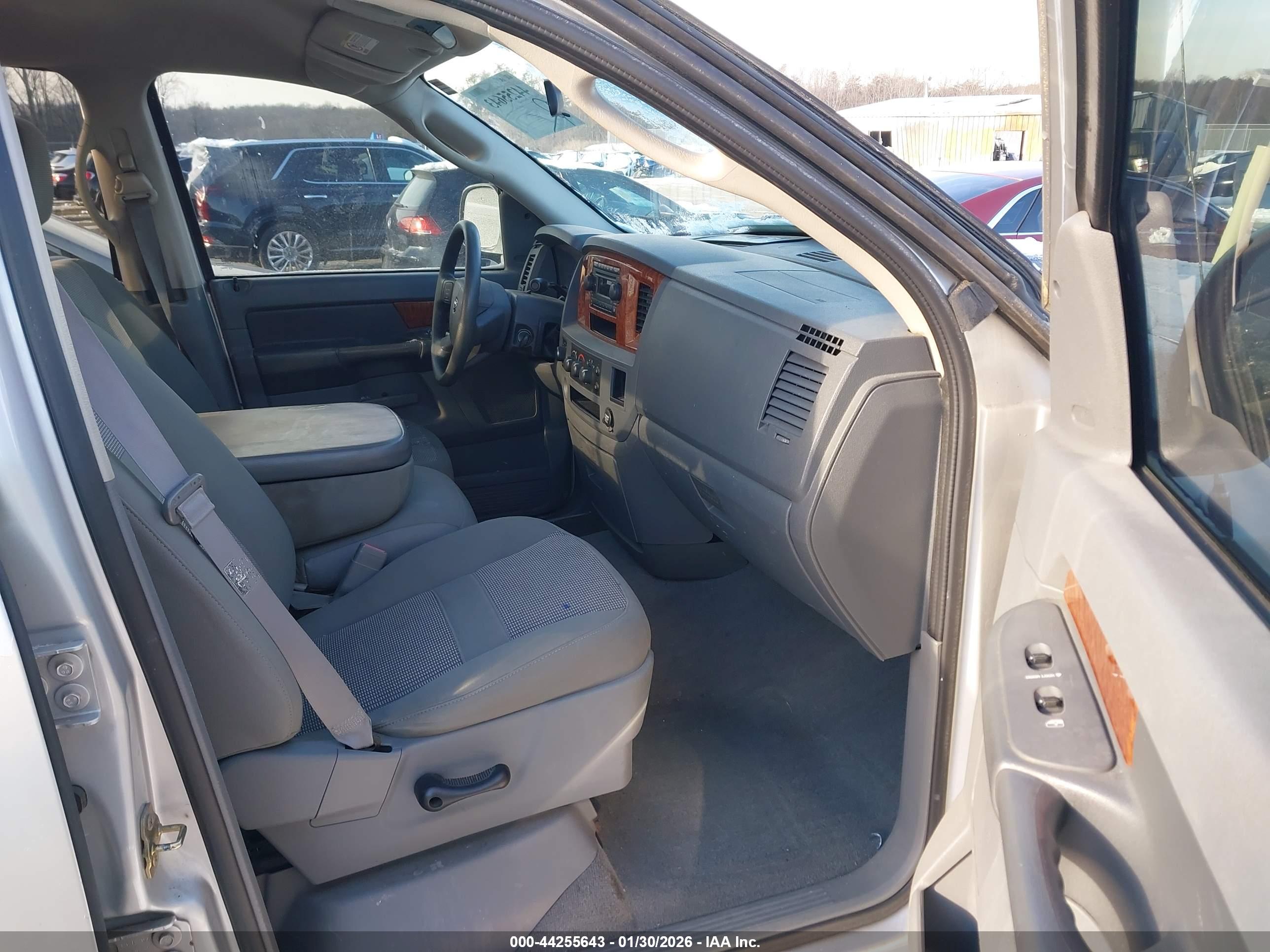 DODGE RAM image 5