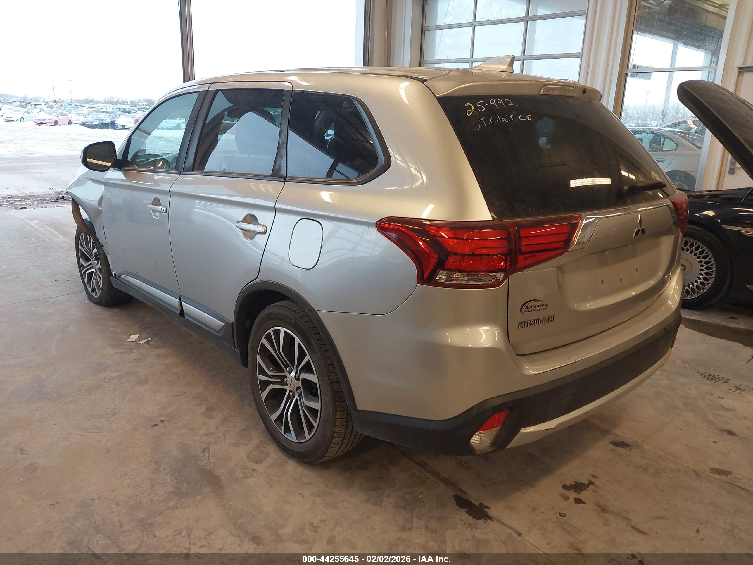 MITSUBISHI OUTLANDER image 3