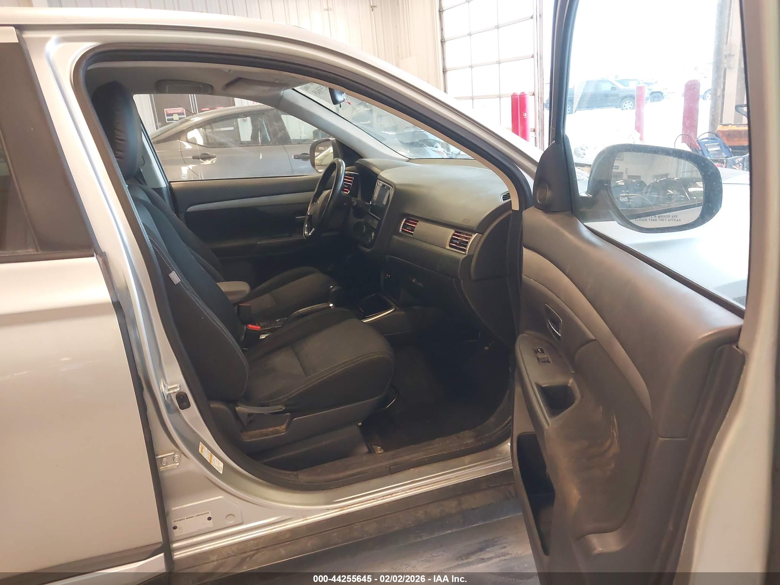 MITSUBISHI OUTLANDER image 5