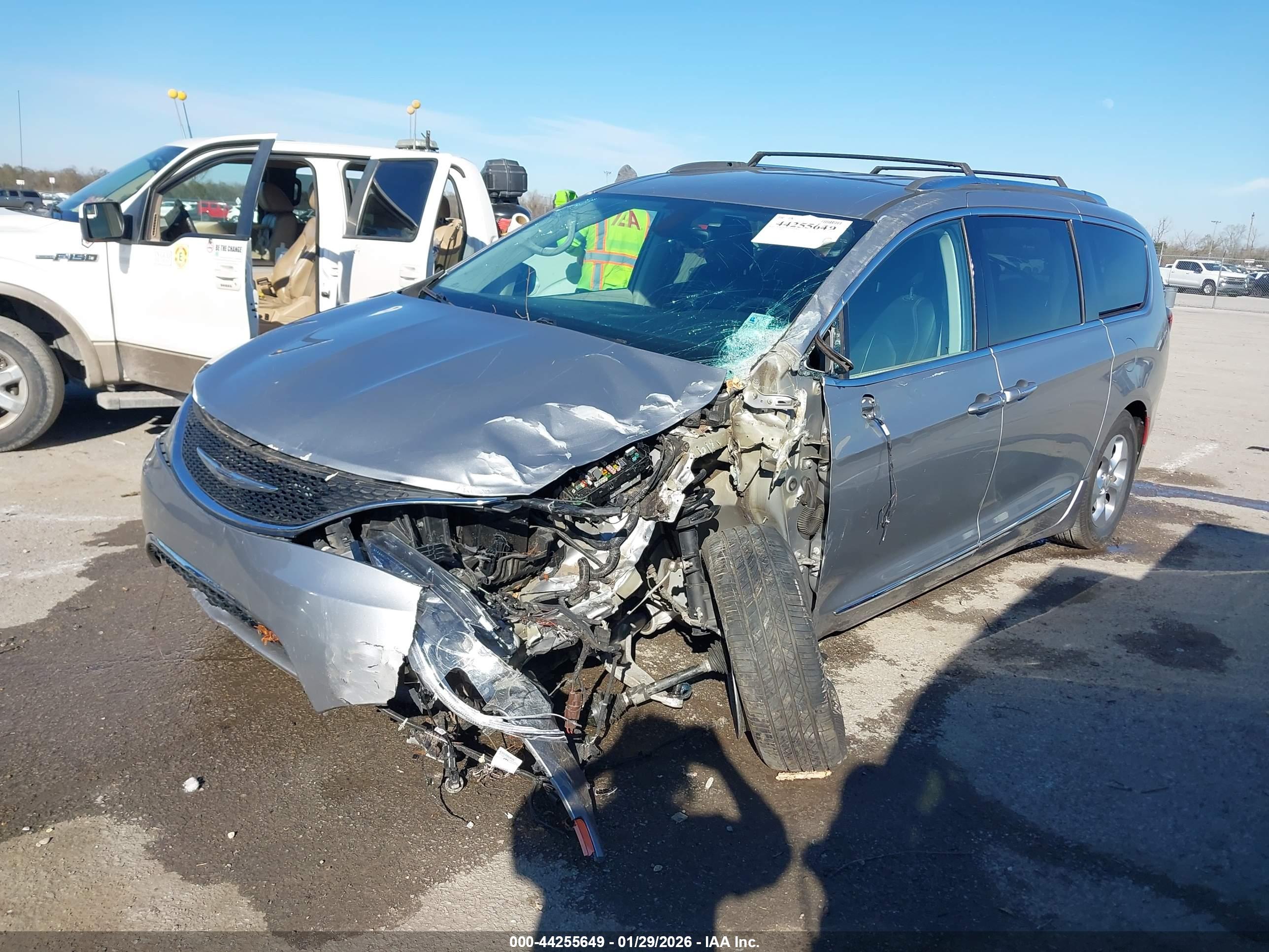 CHRYSLER PACIFICA image 2