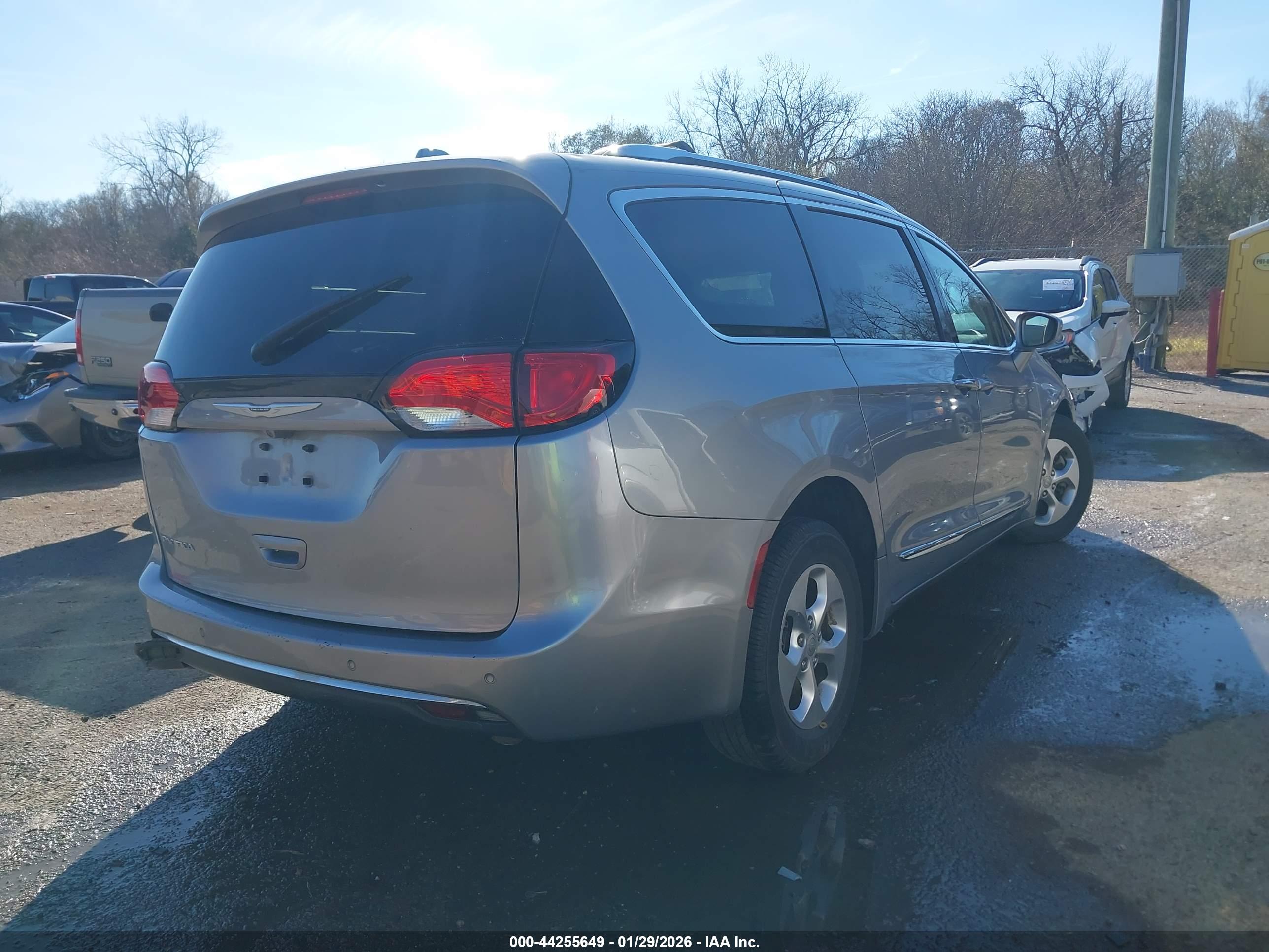 CHRYSLER PACIFICA image 4