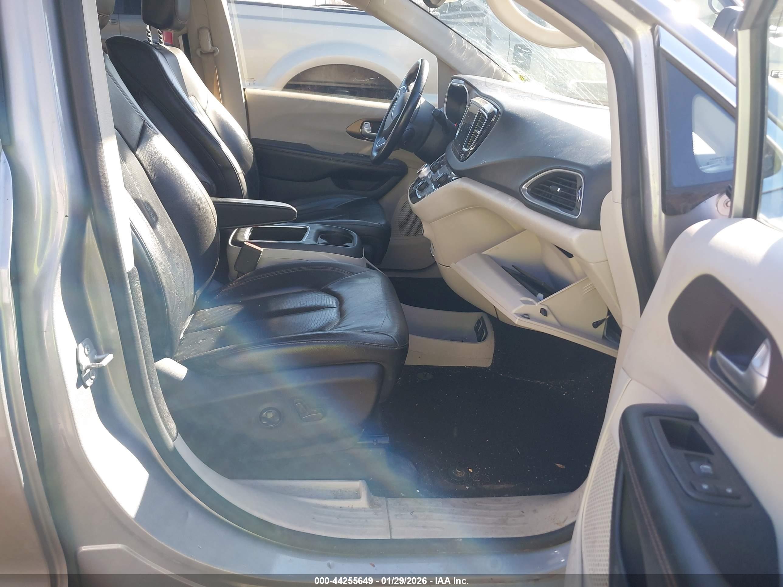 CHRYSLER PACIFICA image 5