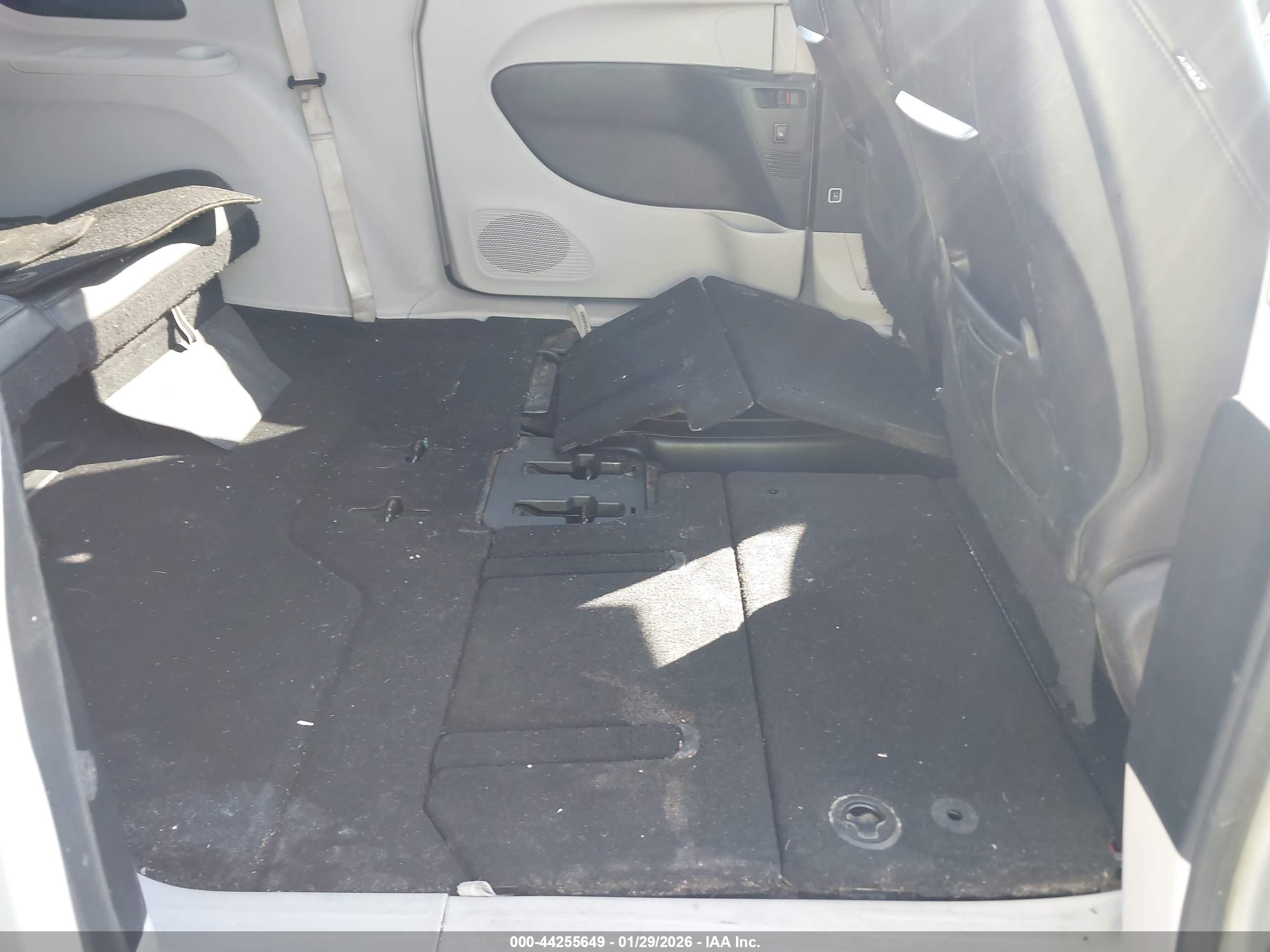 CHRYSLER PACIFICA image 8