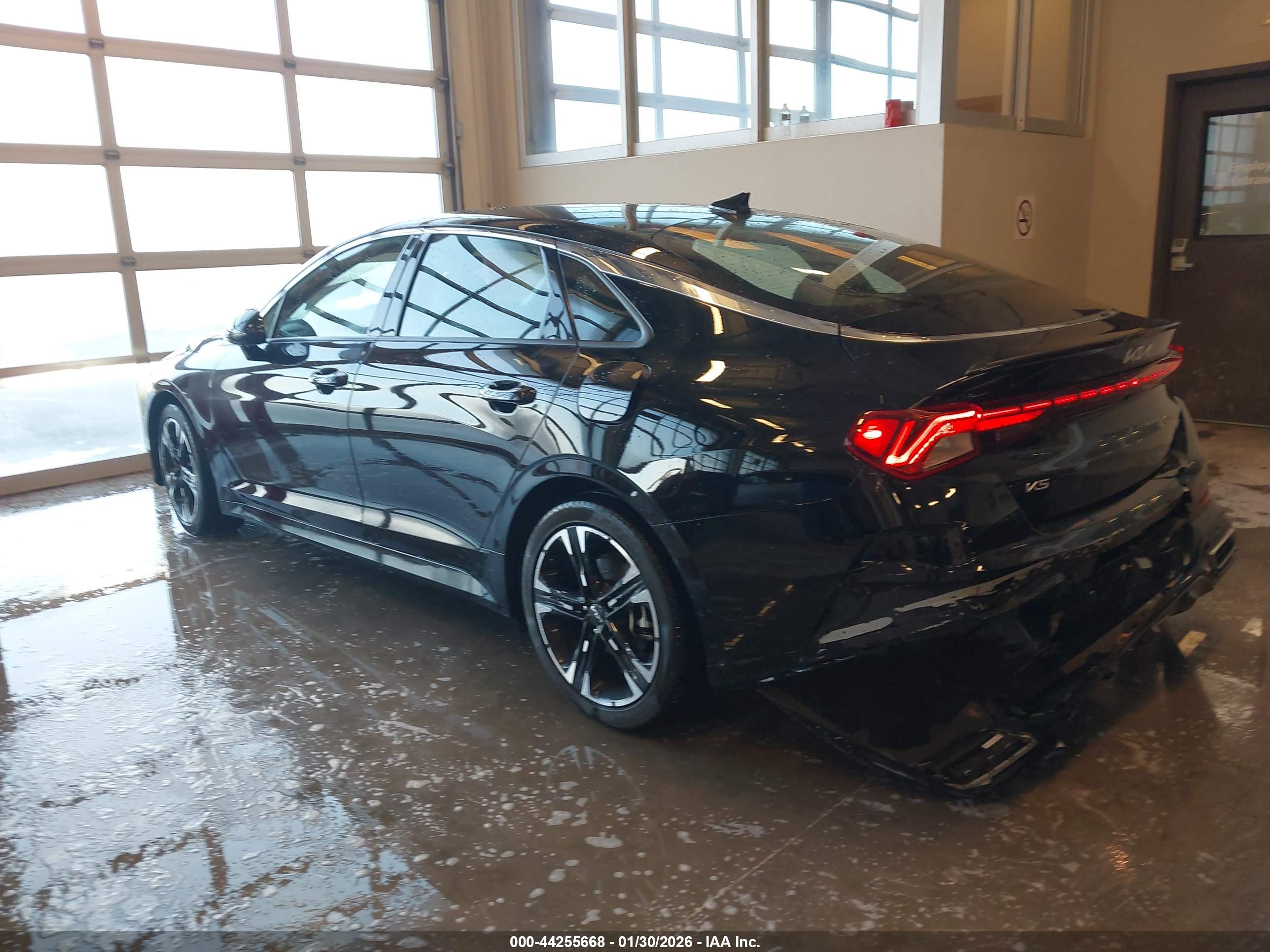 KIA K5 image 3