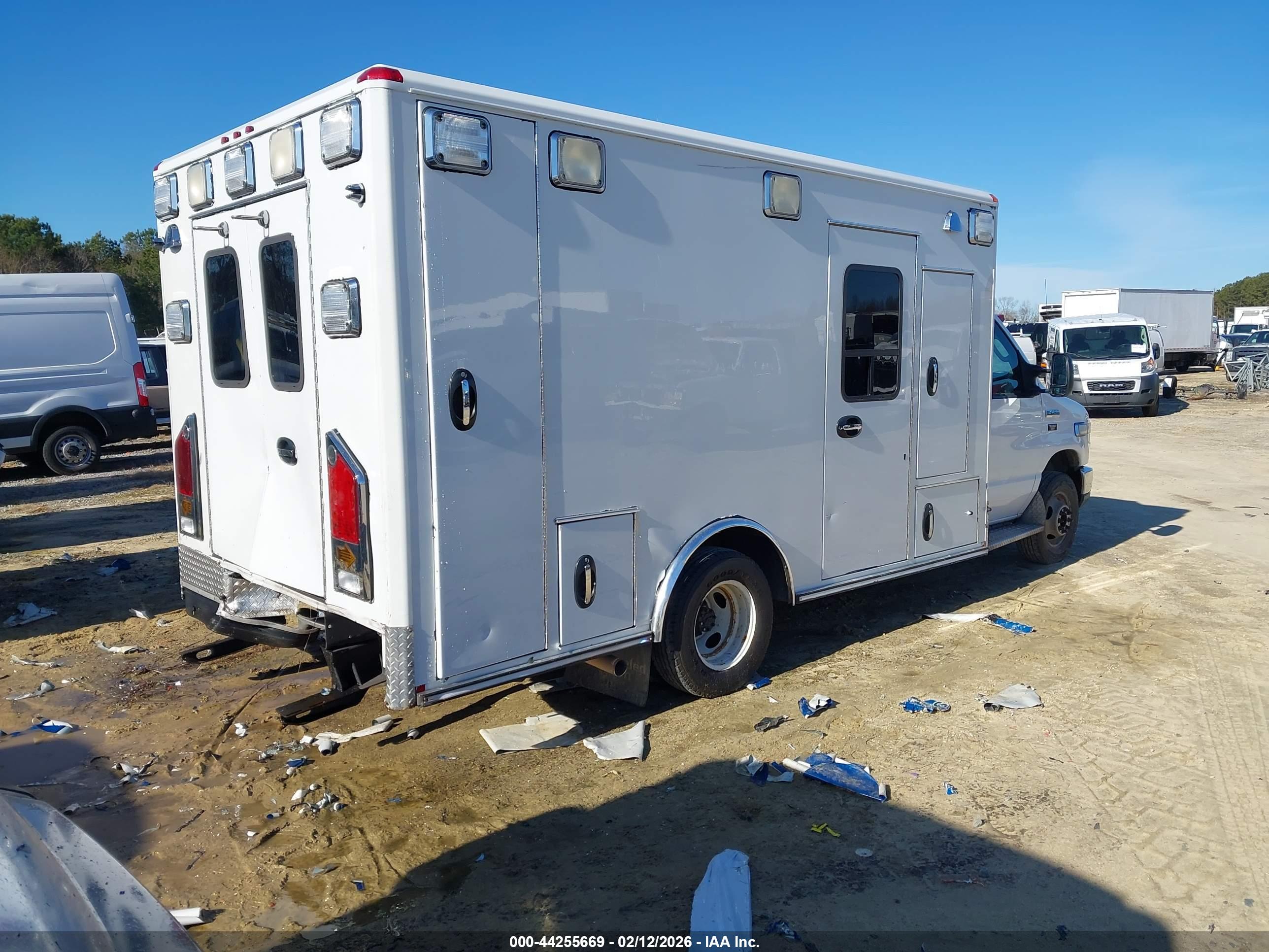FORD E-450 image 4