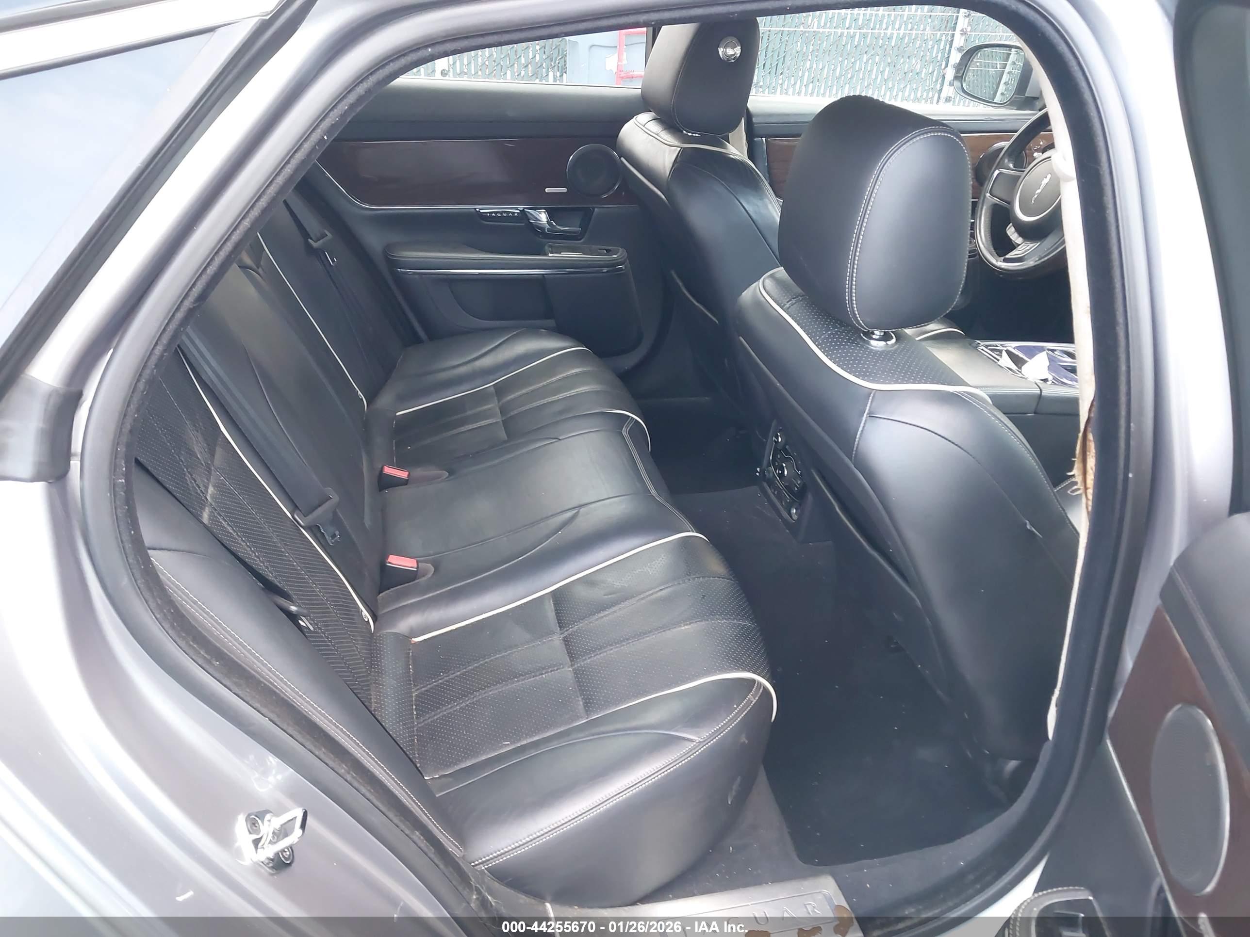 JAGUAR XJ image 8