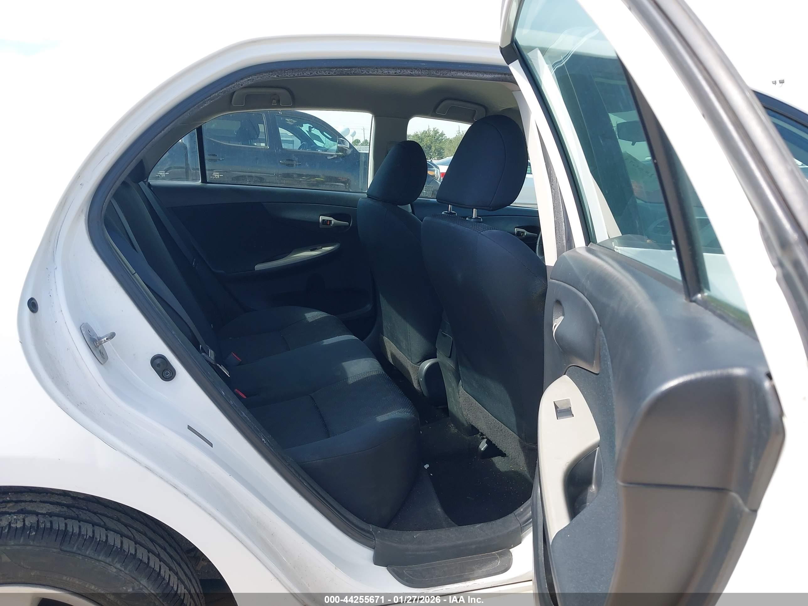 TOYOTA COROLLA image 8