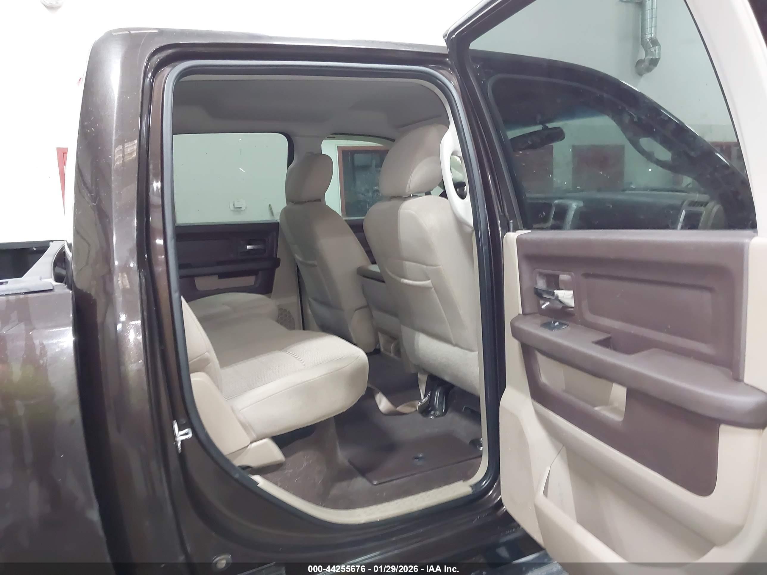 DODGE RAM image 8