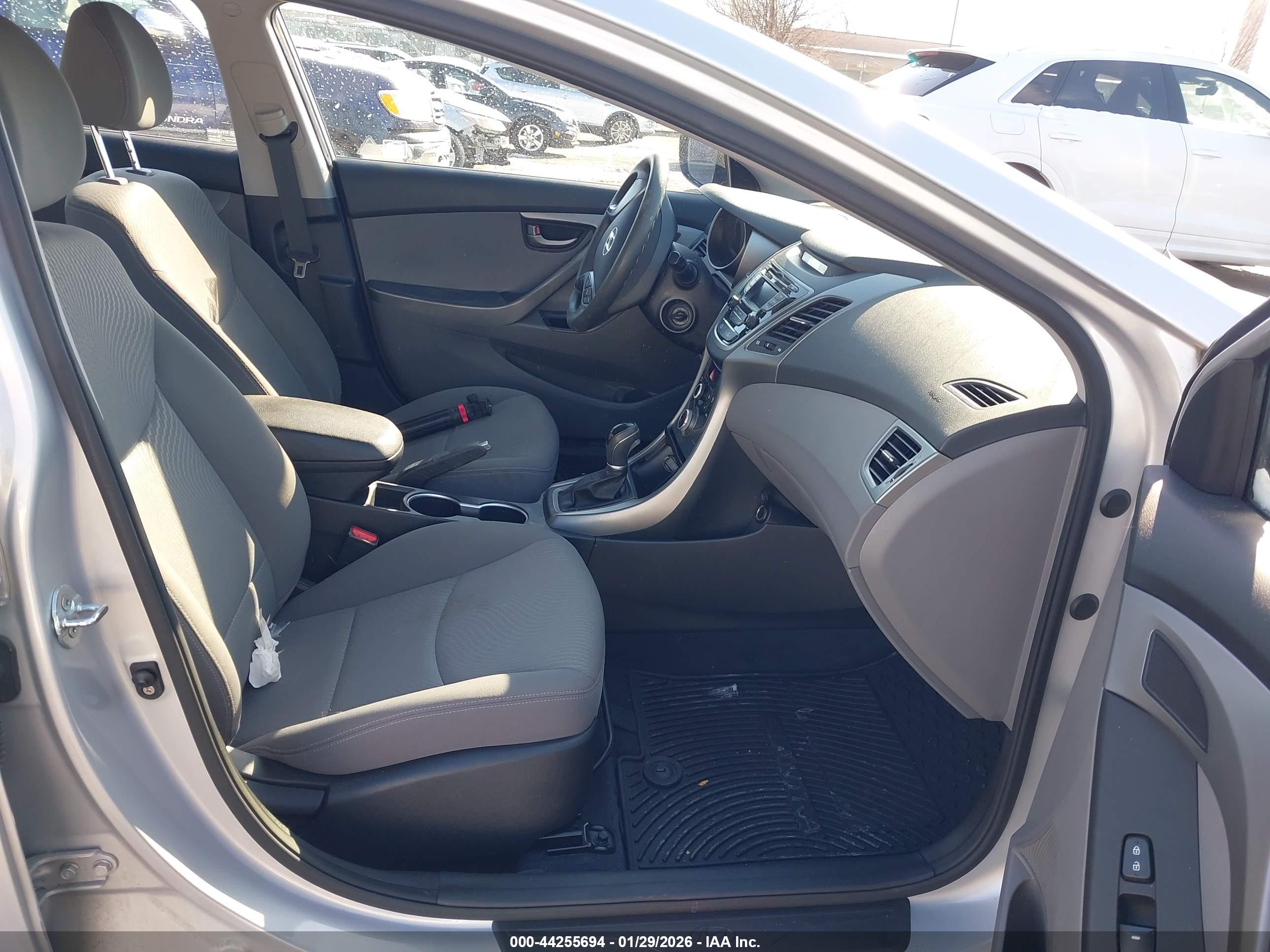 HYUNDAI ELANTRA image 5