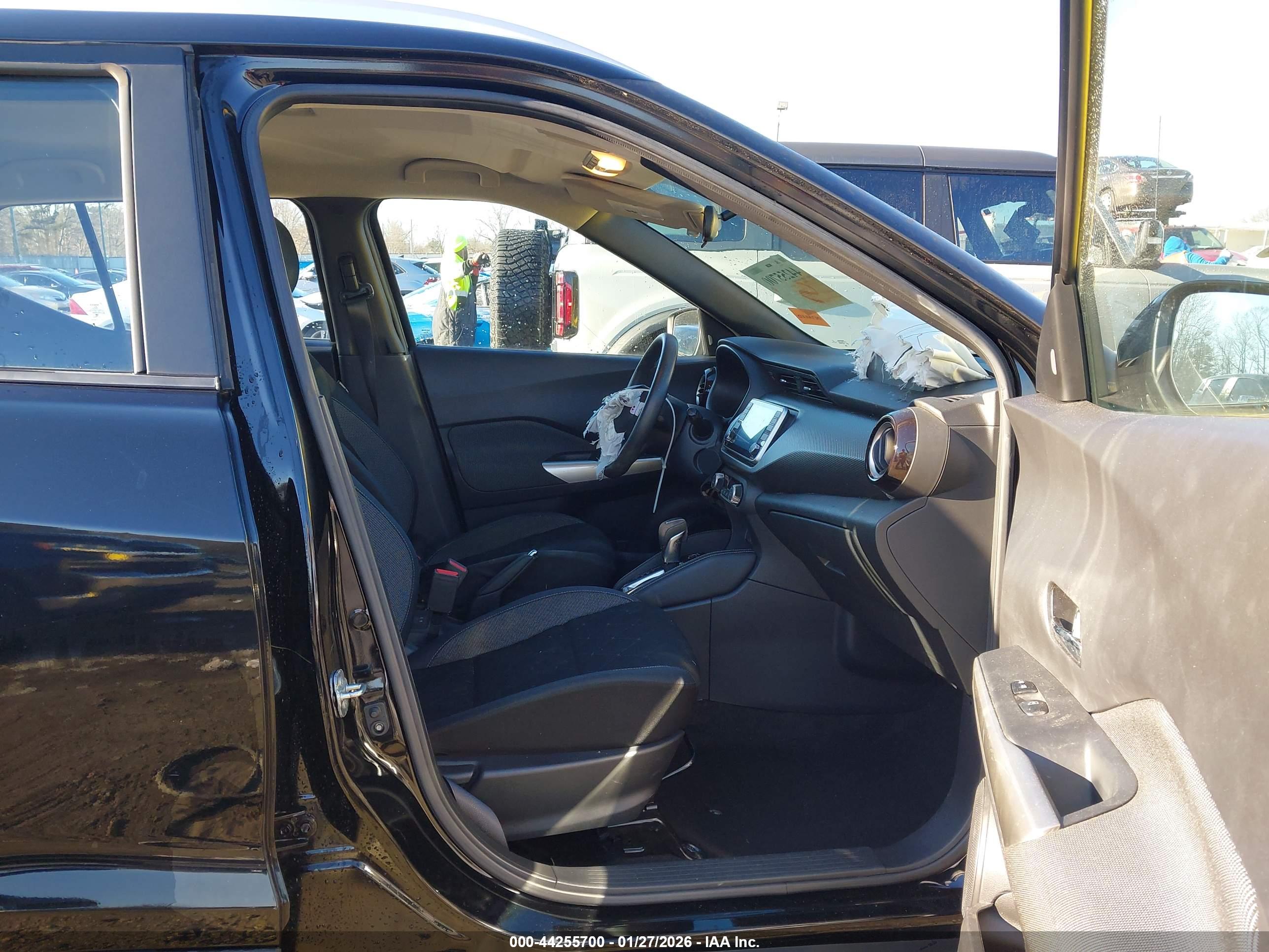 NISSAN KICKS image 5
