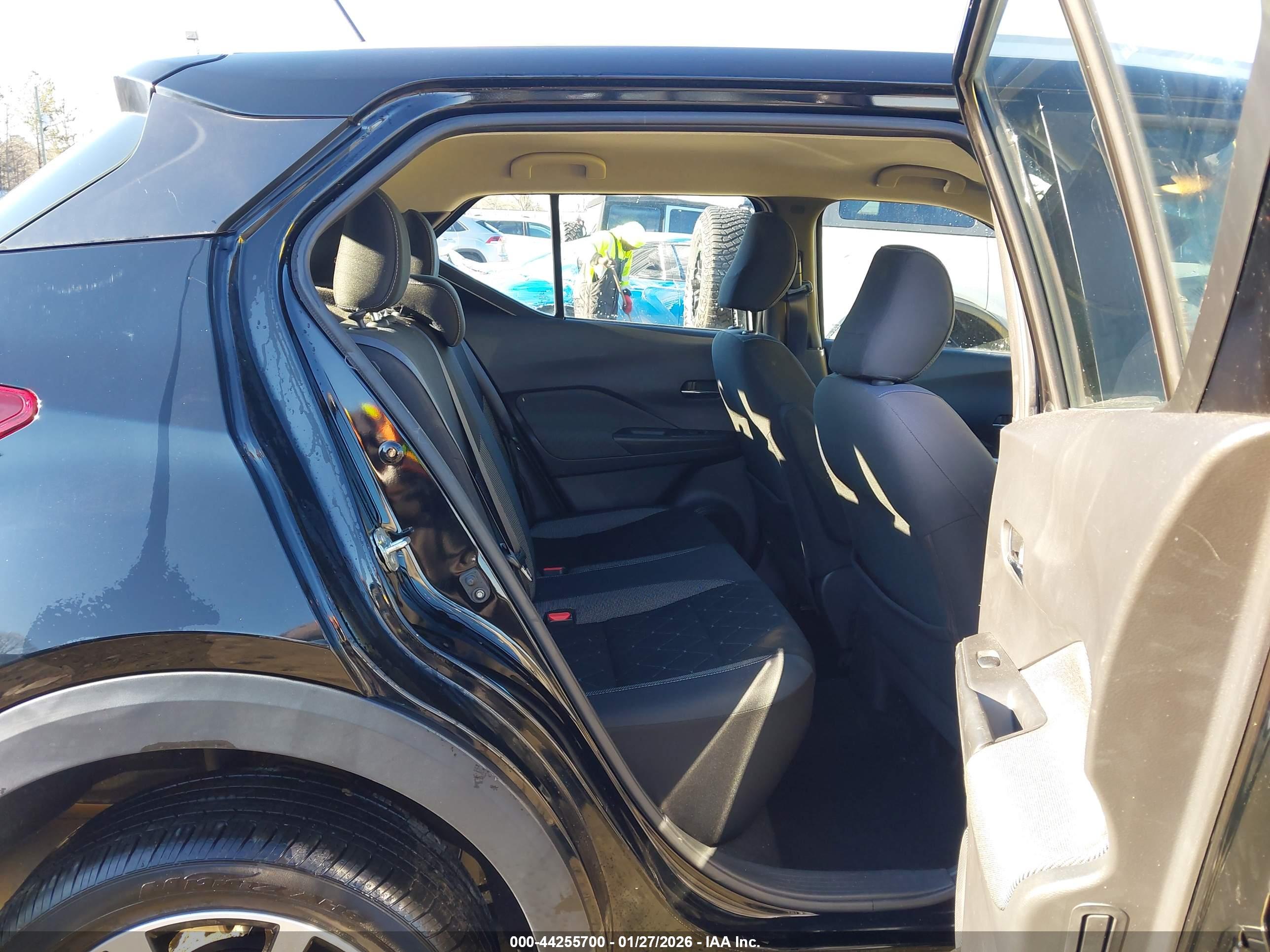 NISSAN KICKS image 8