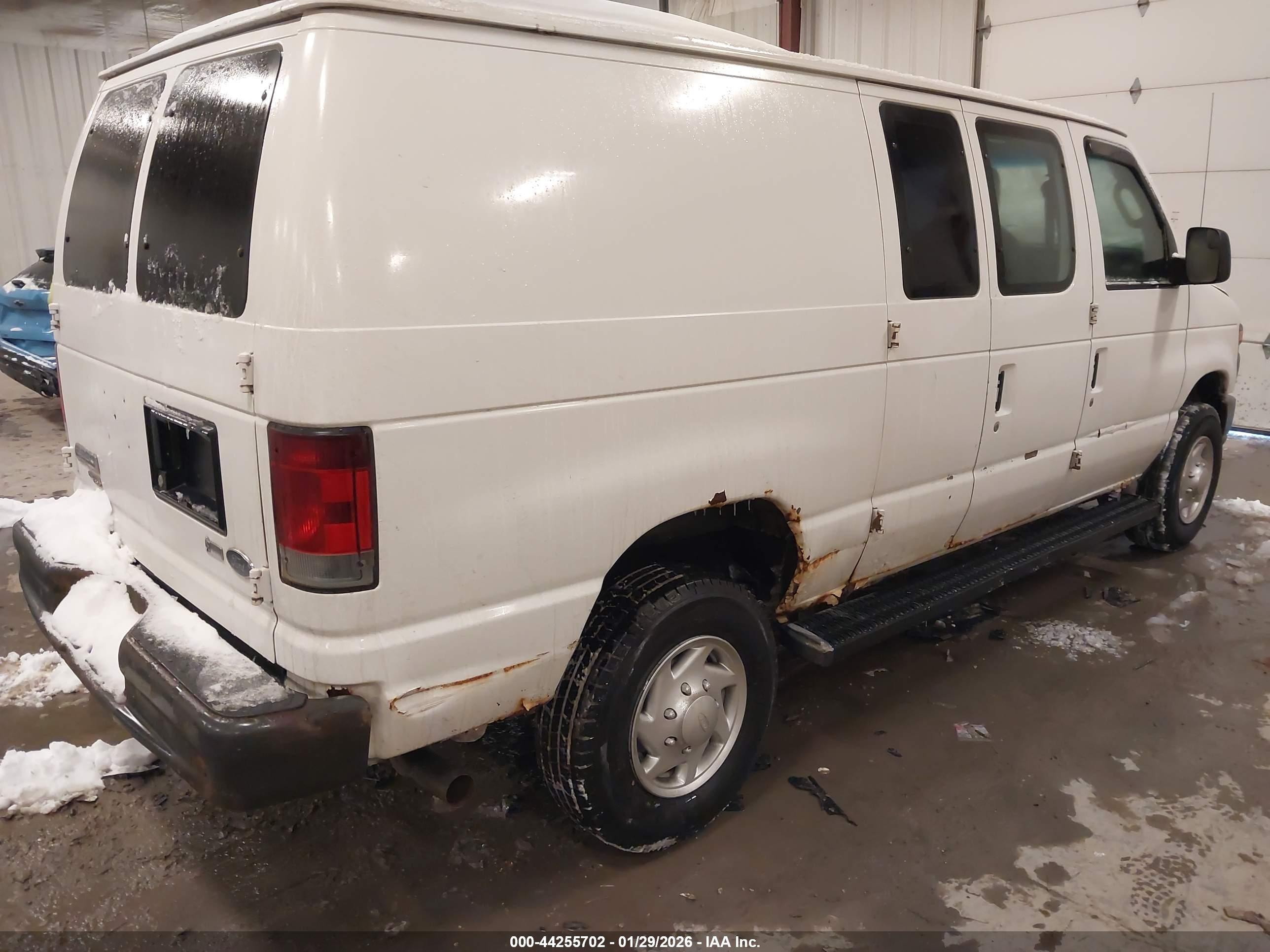 FORD E-350 image 4
