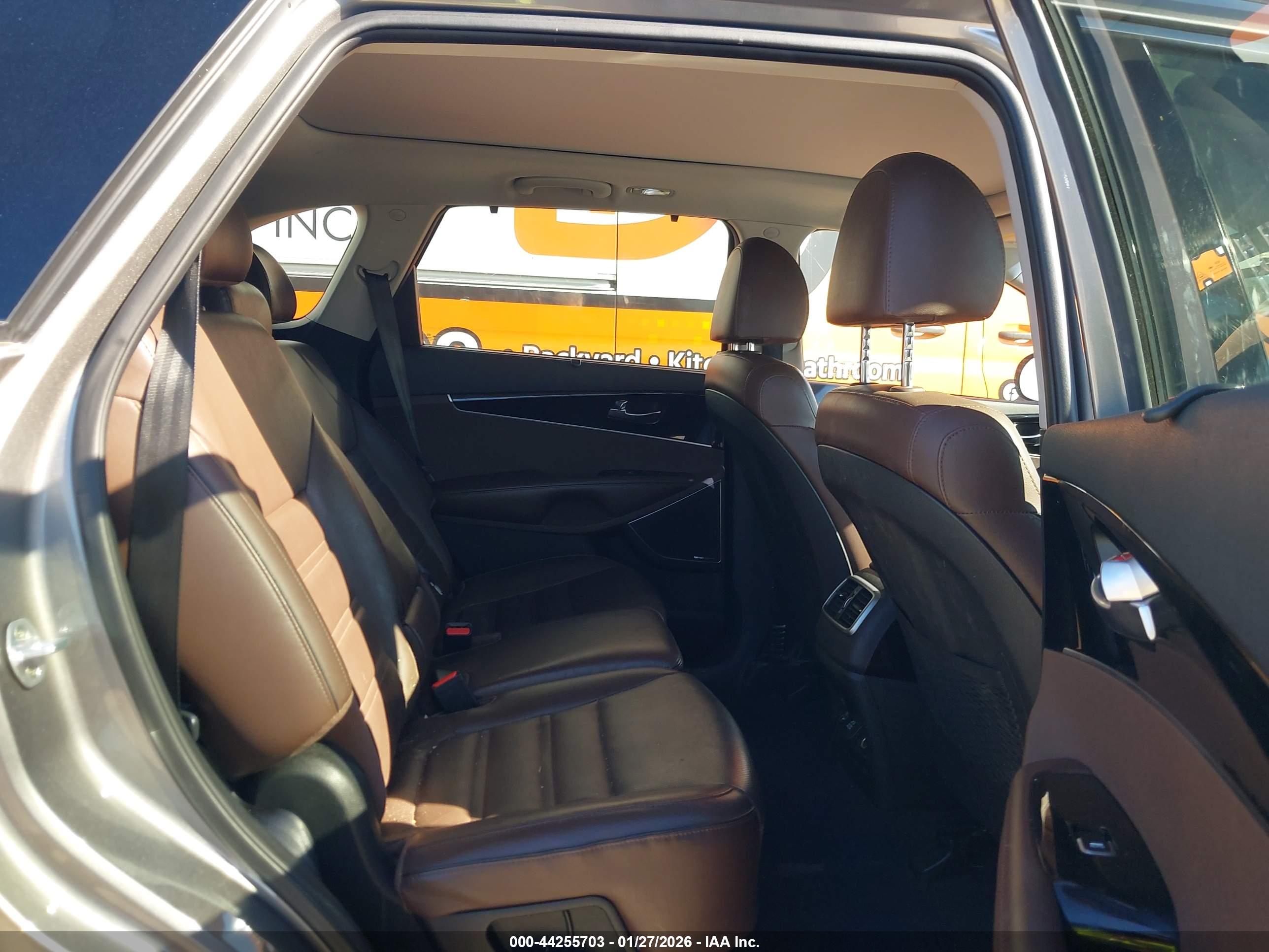 KIA SORENTO image 8