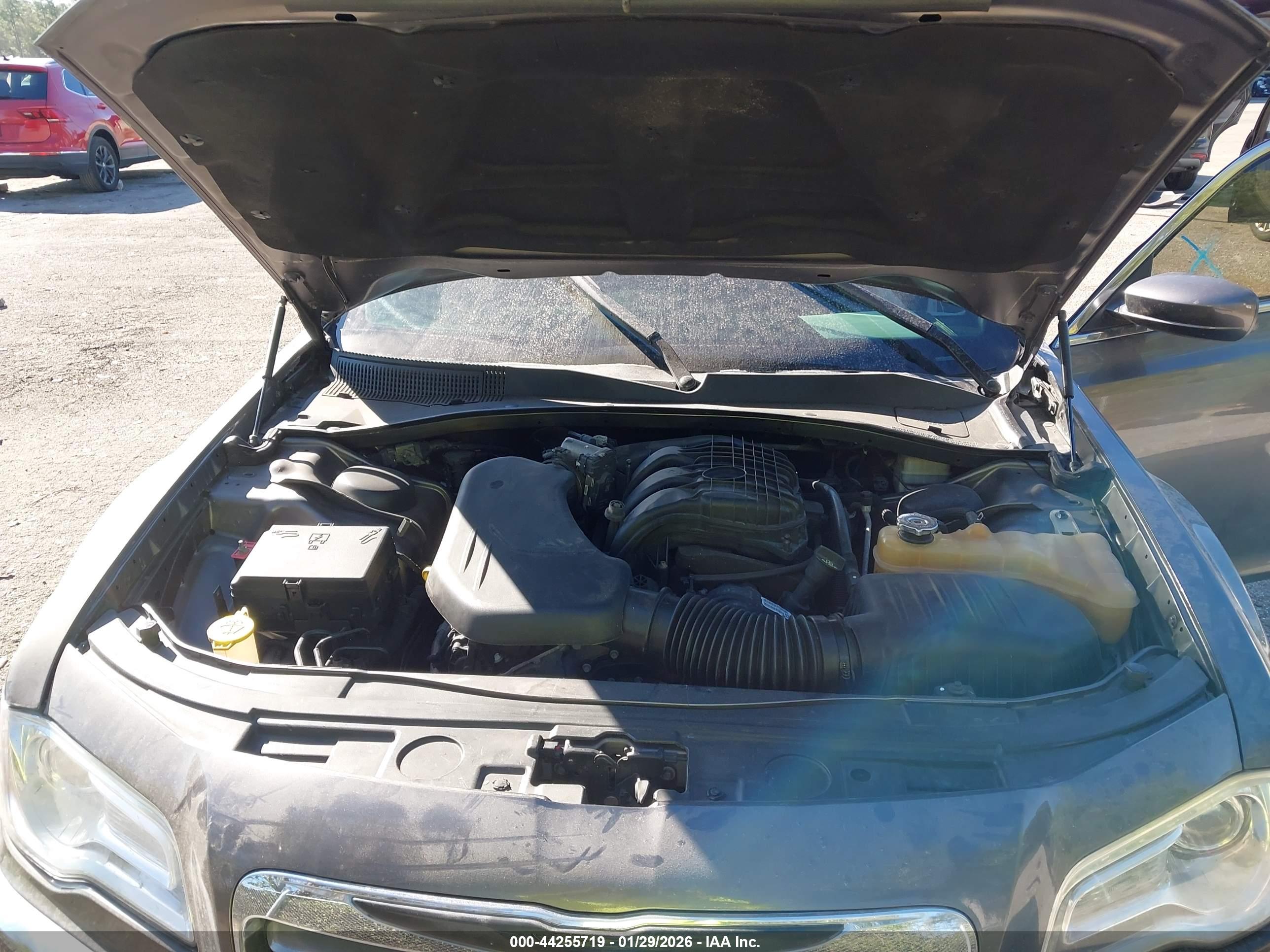 CHRYSLER 300 image 10