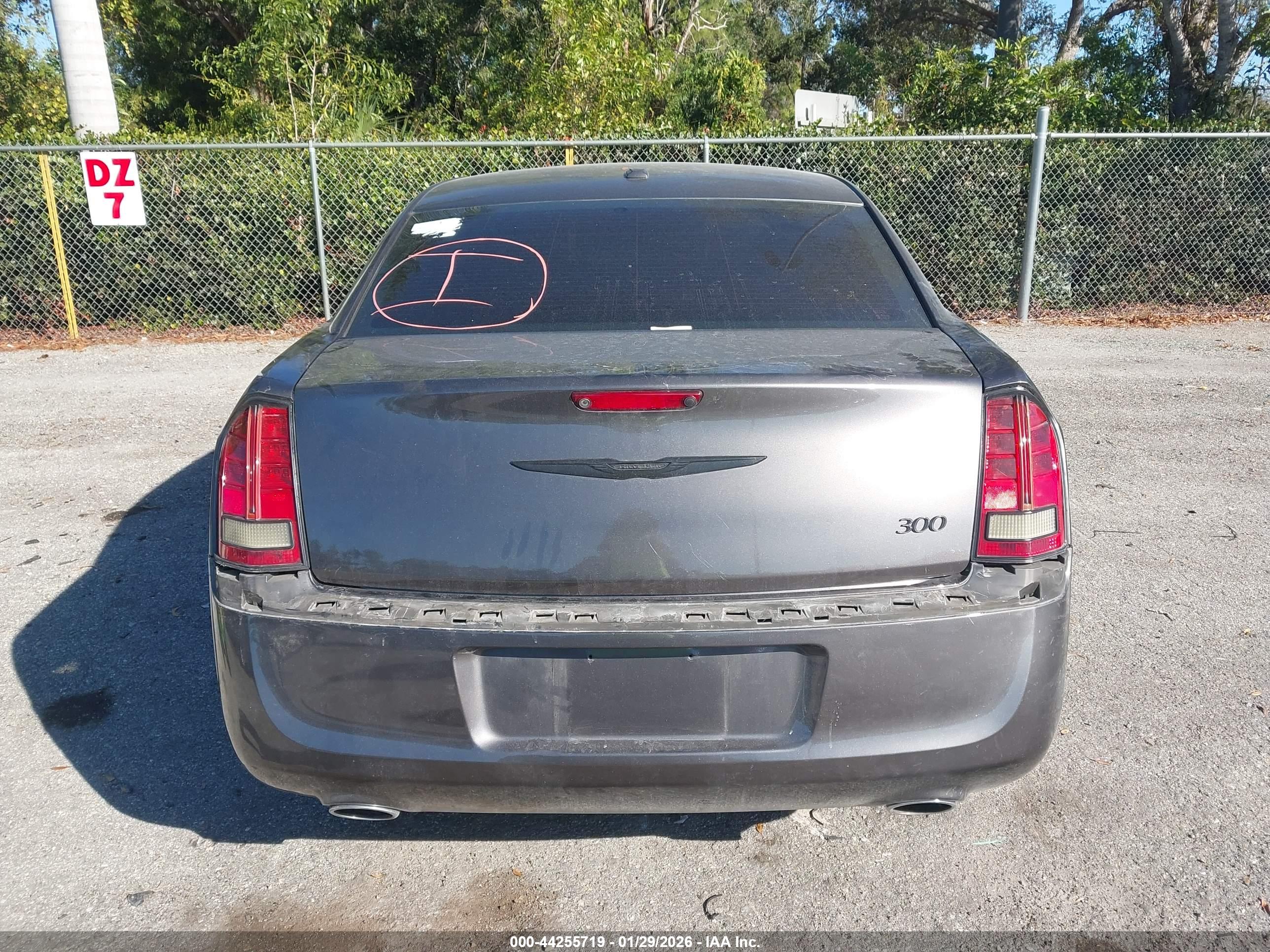 CHRYSLER 300 image 6