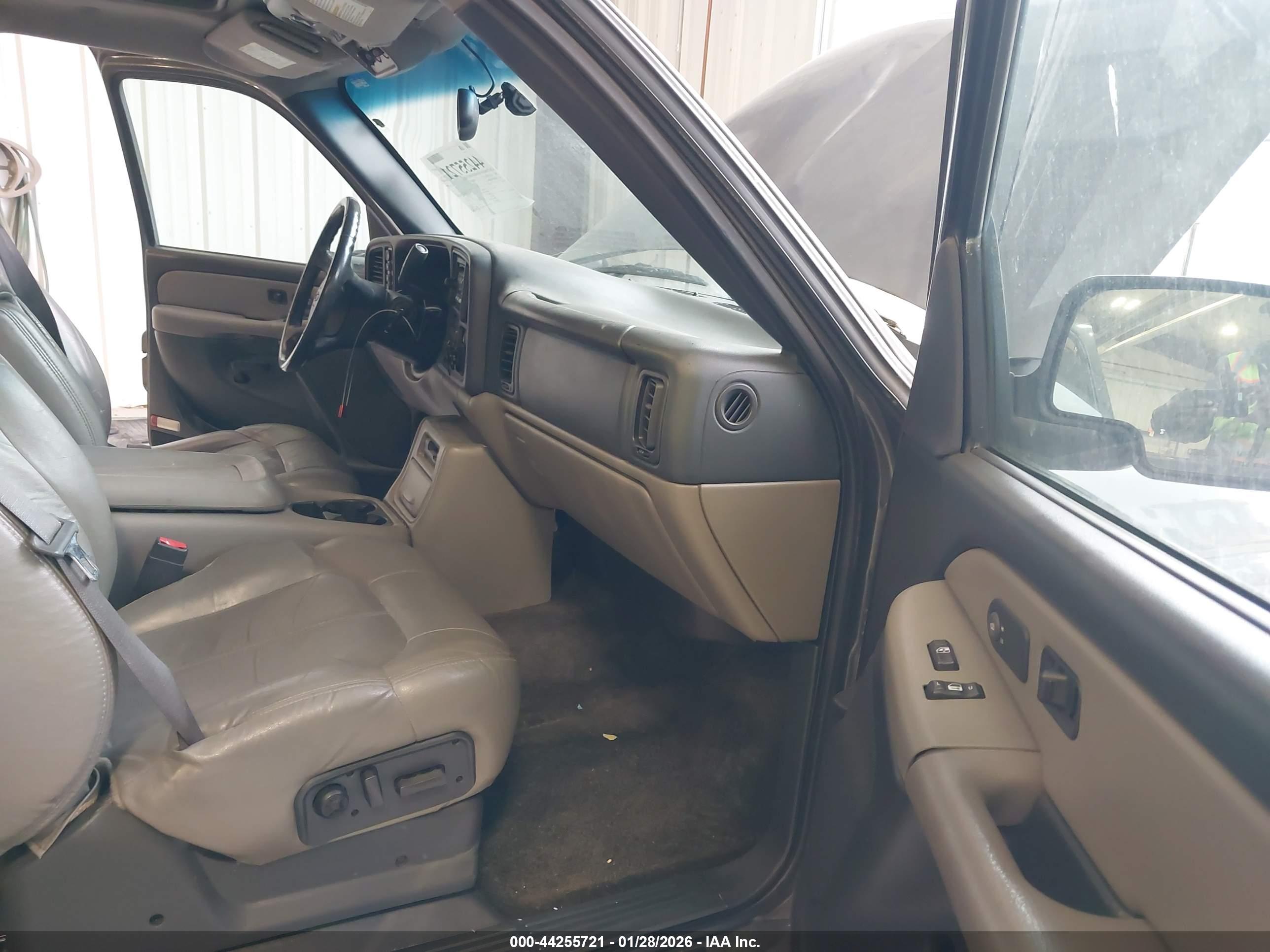 CHEVROLET TAHOE image 5