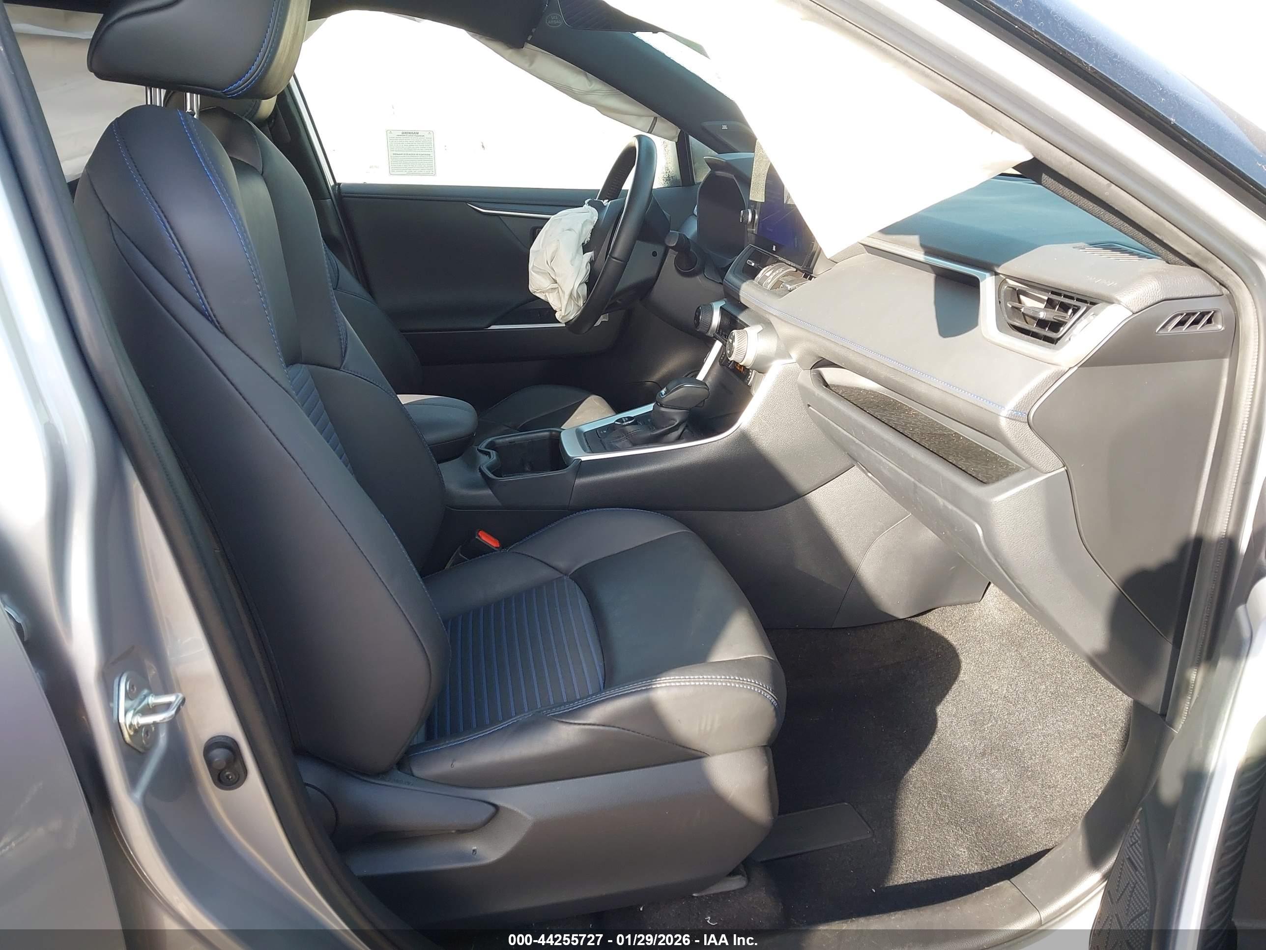 TOYOTA RAV4 image 5
