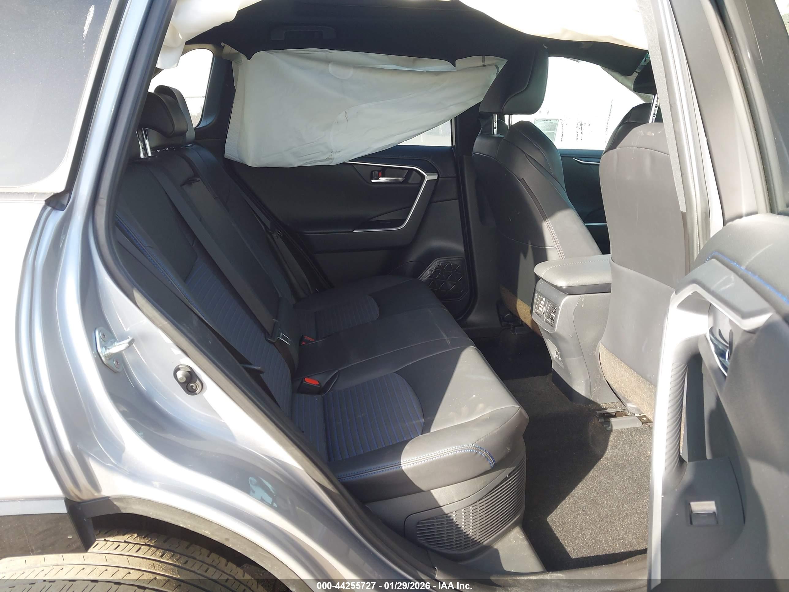 TOYOTA RAV4 image 8