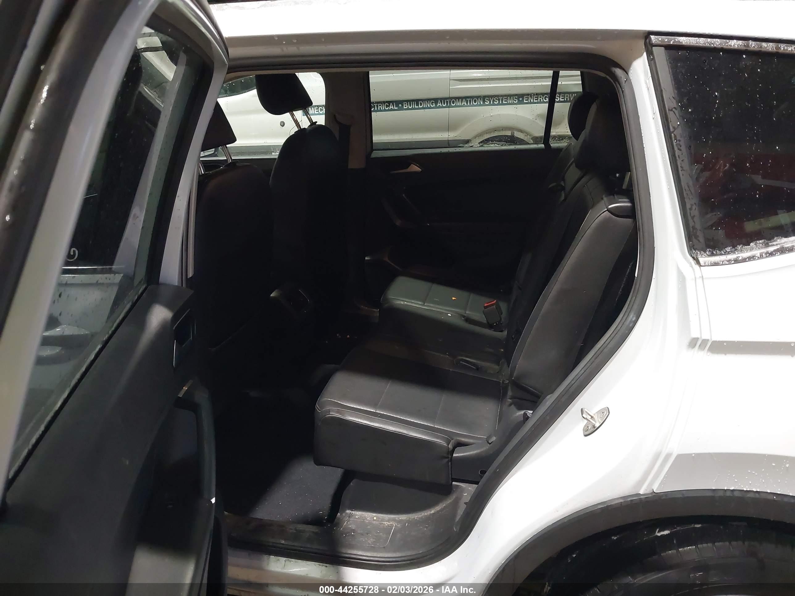 VOLKSWAGEN TIGUAN image 8