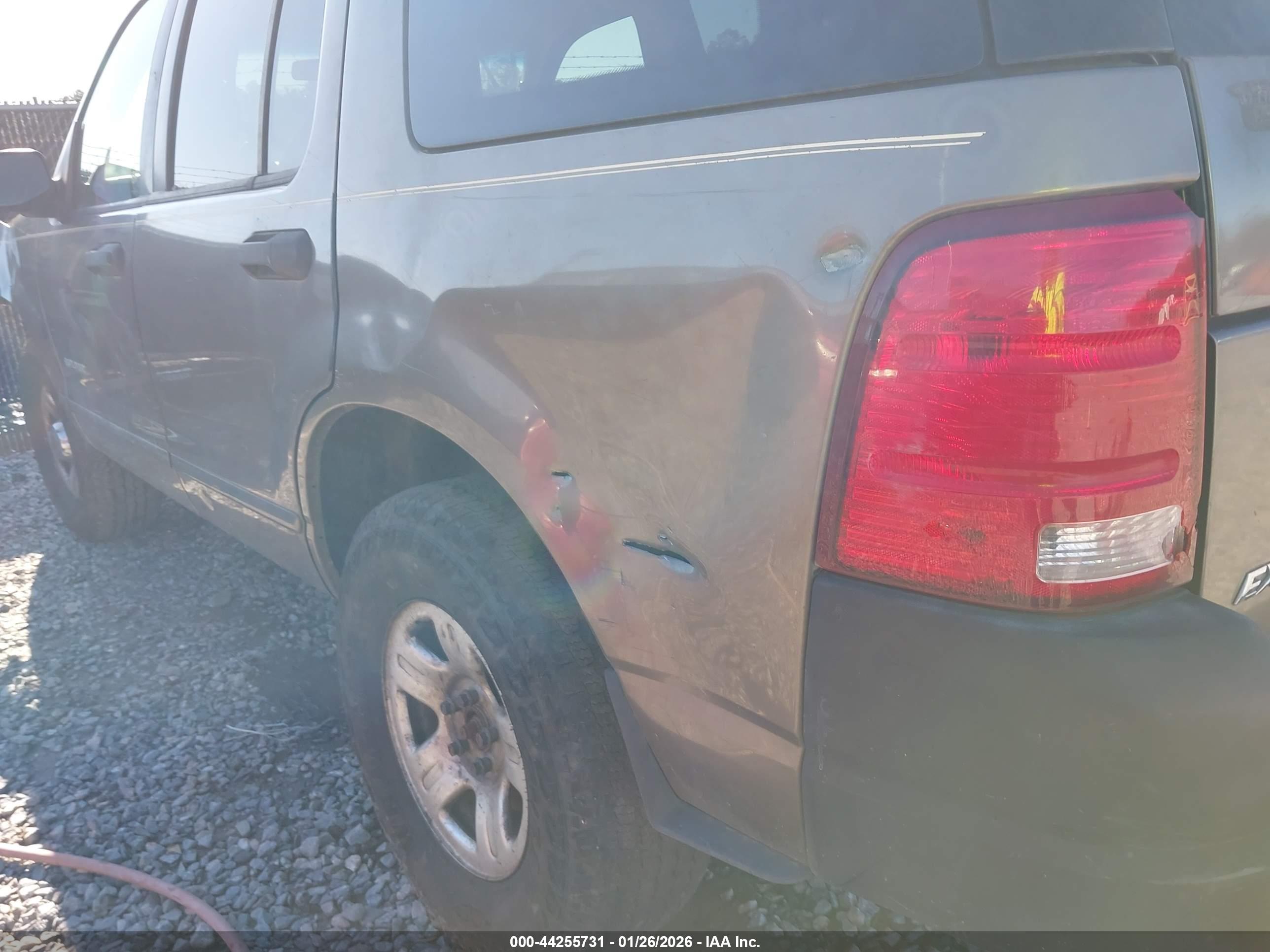 FORD EXPLORER image 6