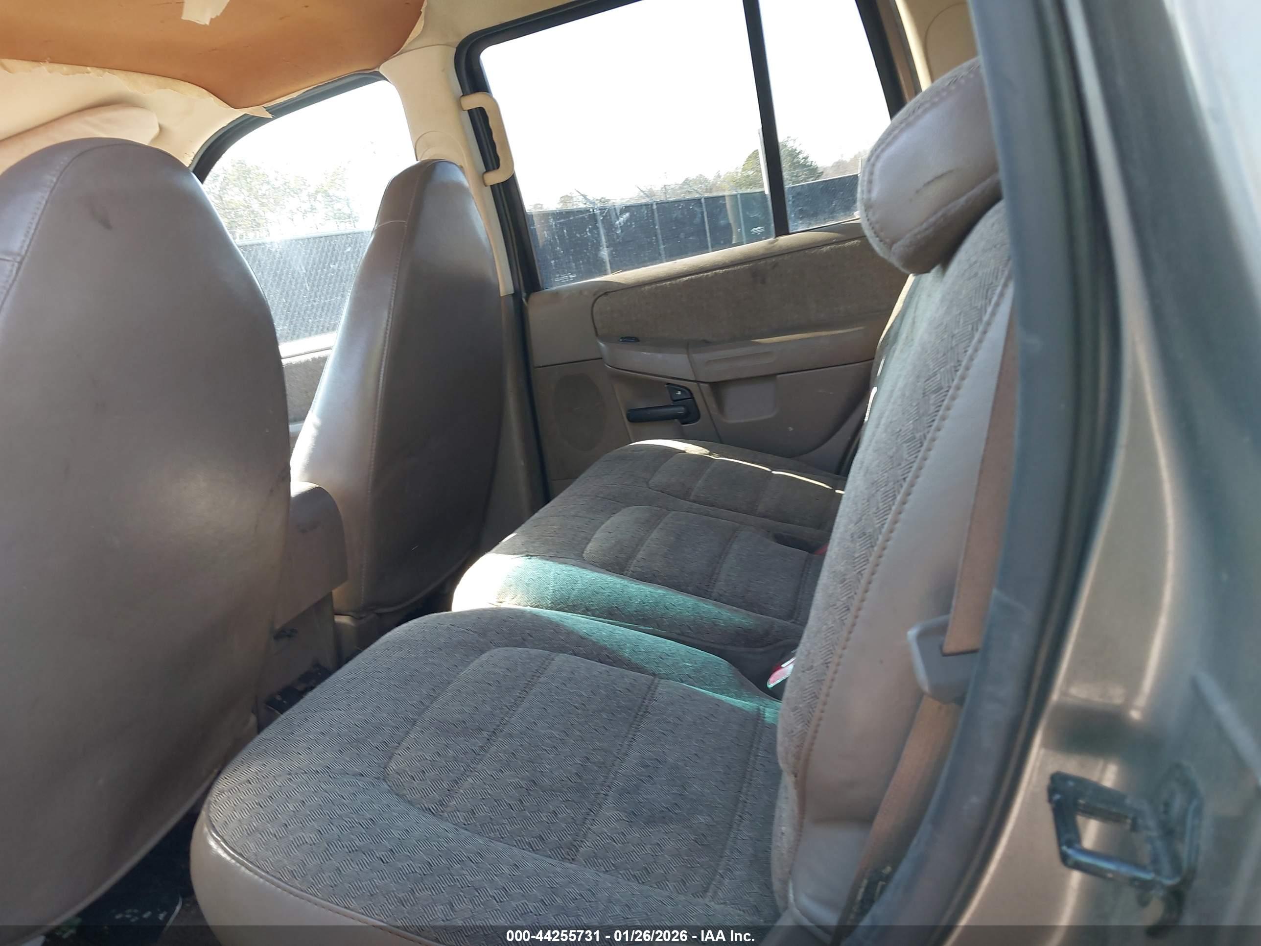 FORD EXPLORER image 8