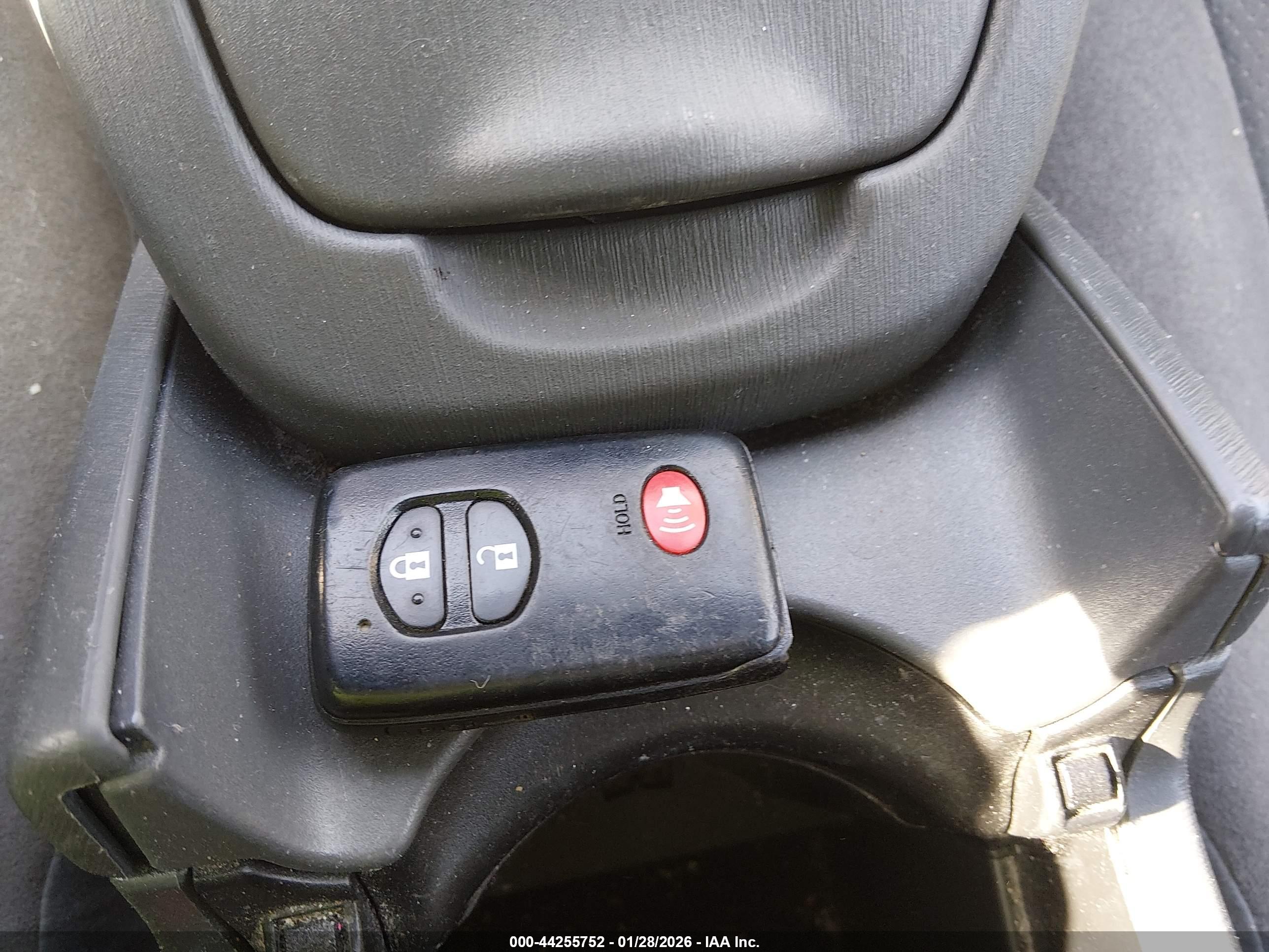 TOYOTA PRIUS image 11