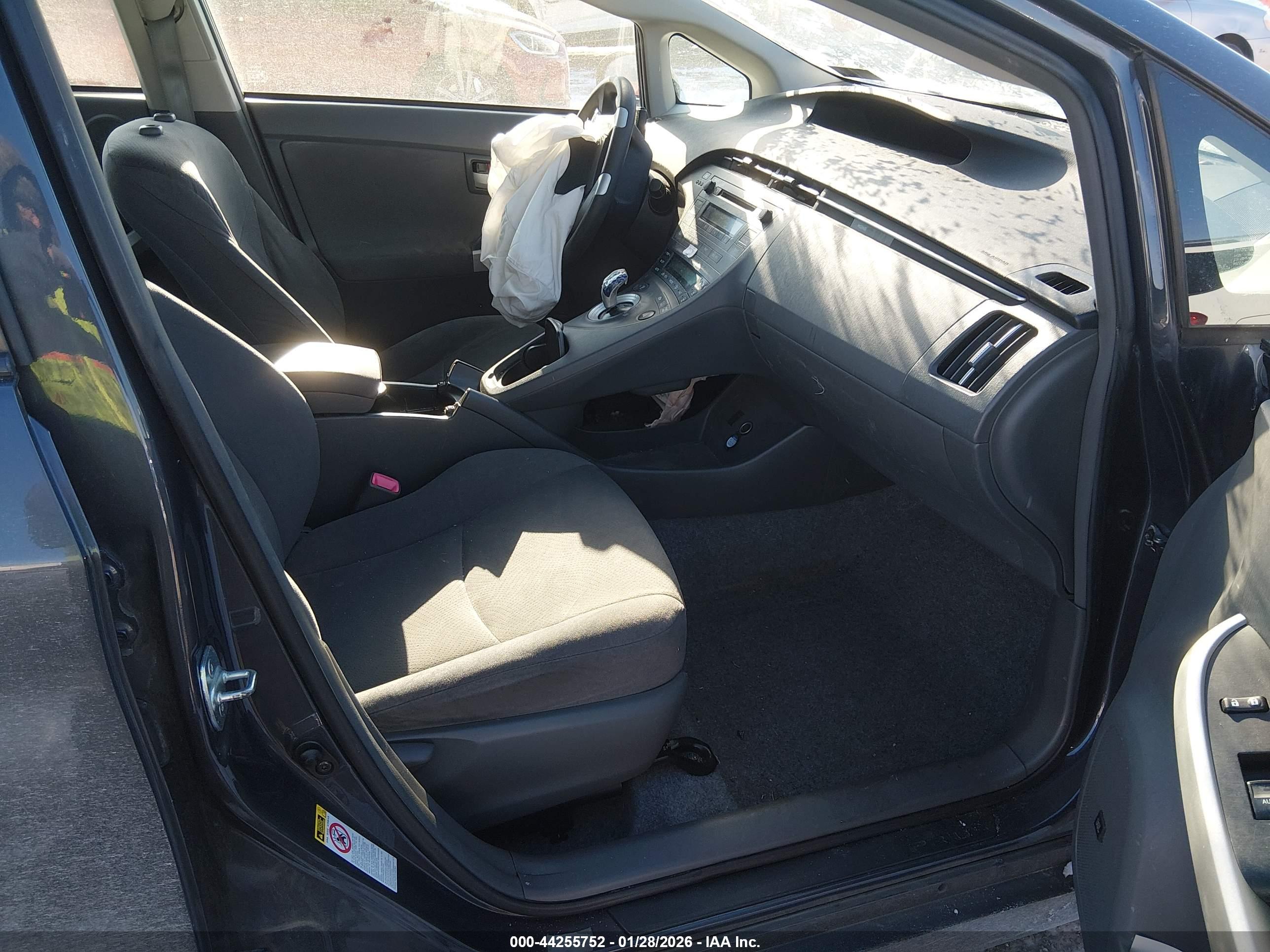 TOYOTA PRIUS image 5