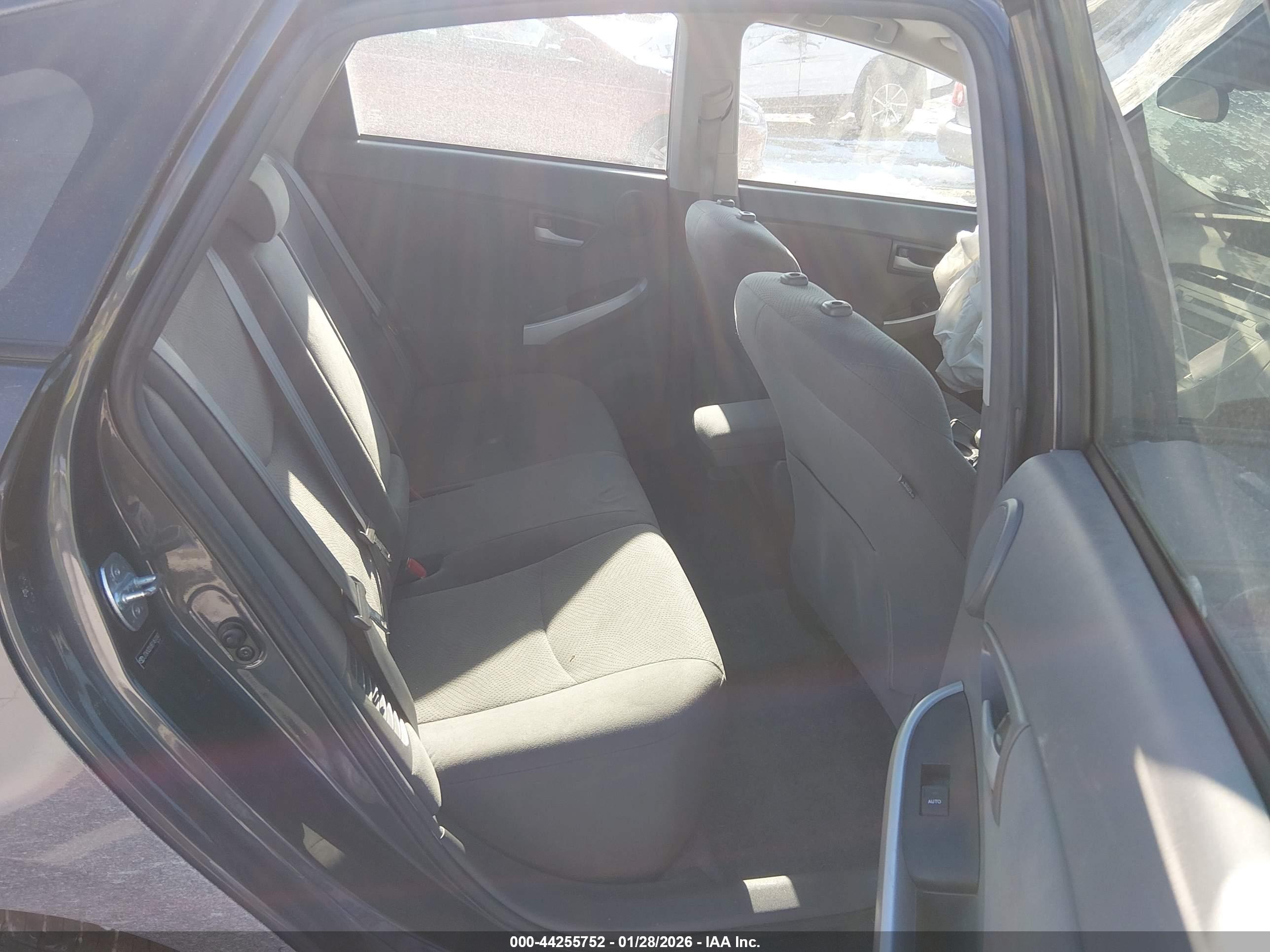 TOYOTA PRIUS image 8