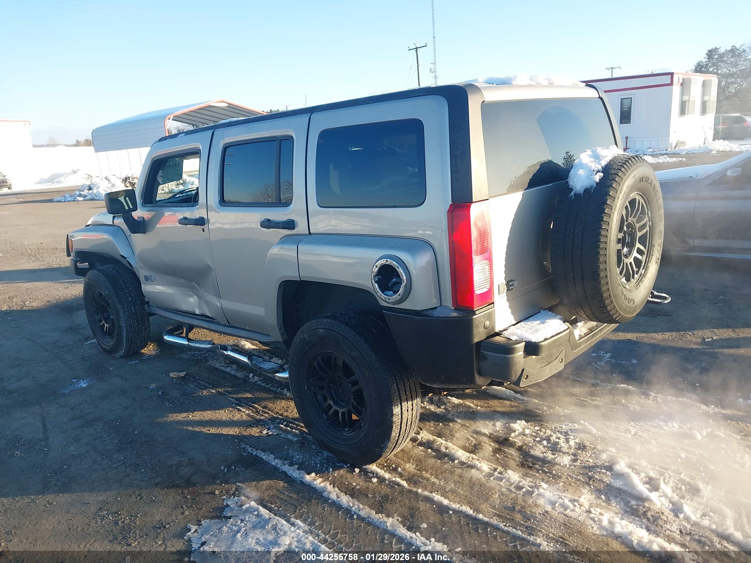 HUMMER H3 image 3